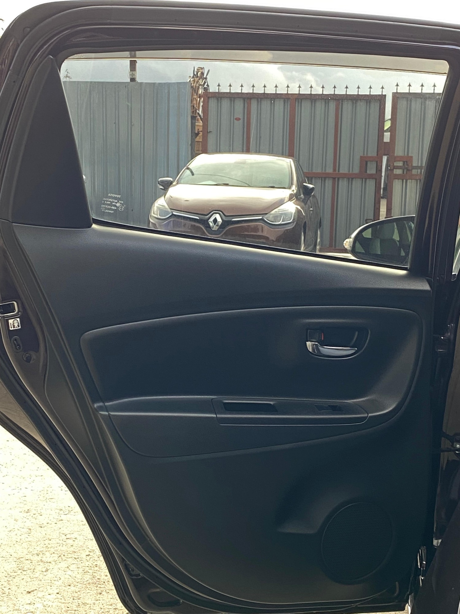 Used Toyota Vitz 2015 for sale - 76608981: Photo 26