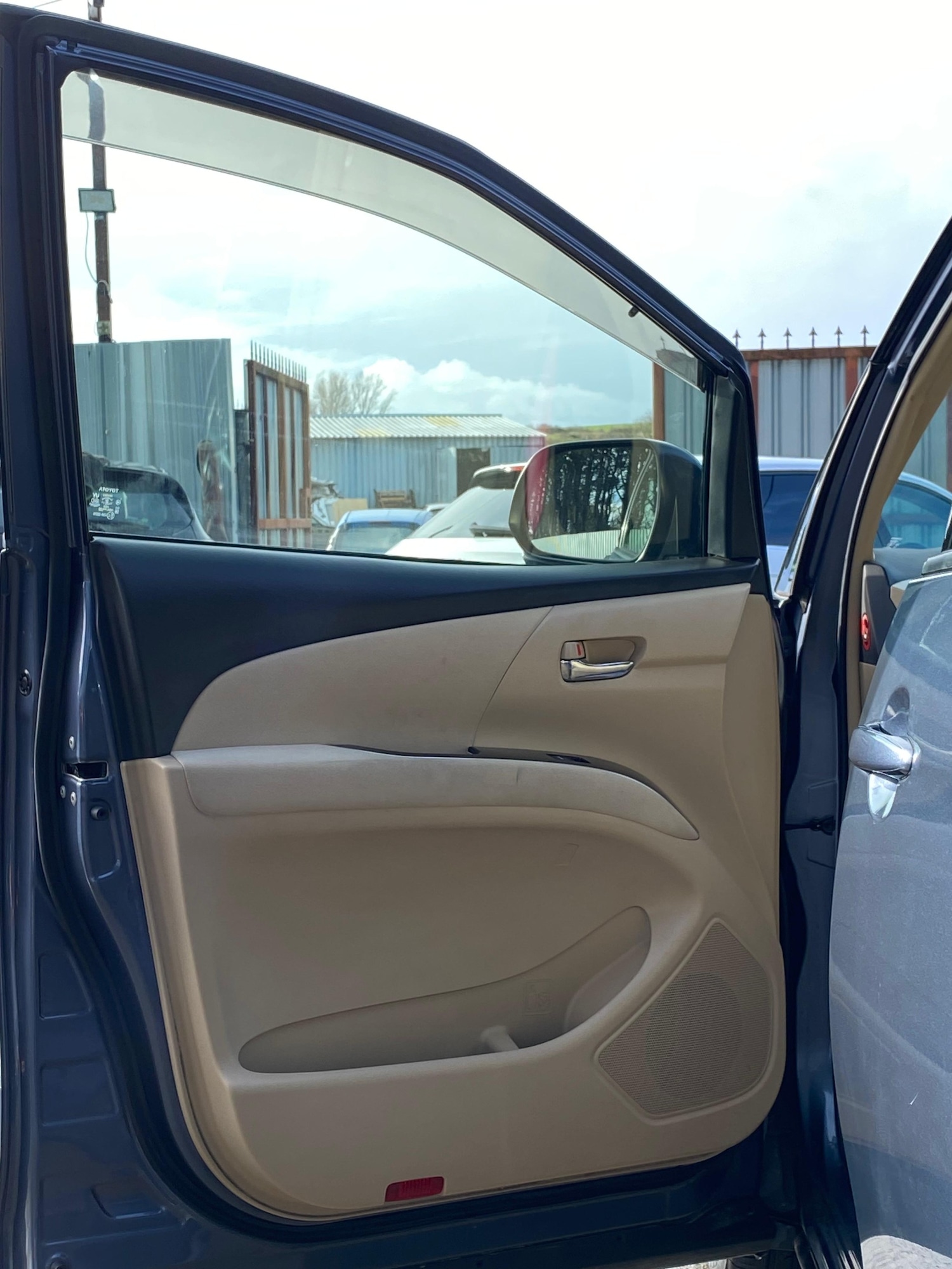 Used Toyota Estima 2026 for sale - 77962363: Photo 32