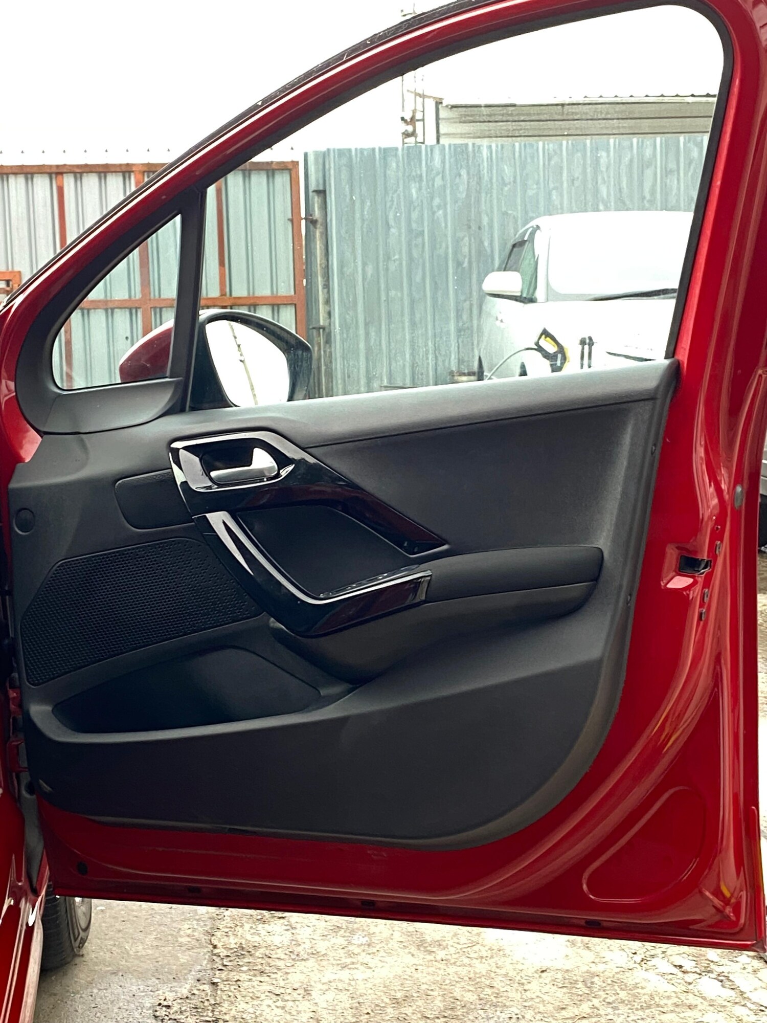 Used Peugeot 208 2015 for sale - 77599681: Photo 25