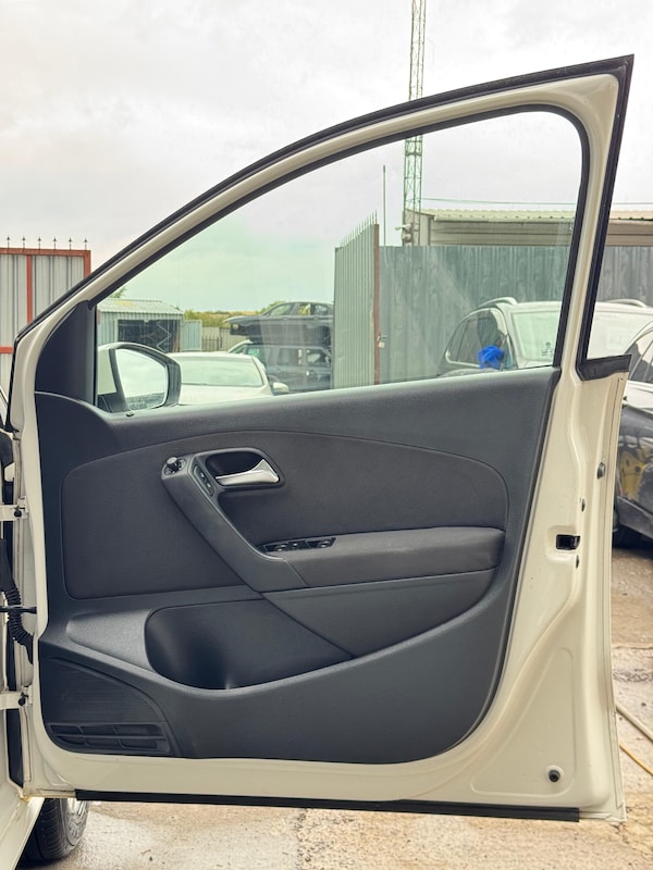 Used Volkswagen Polo 2013 for sale - 76218516: Photo 27