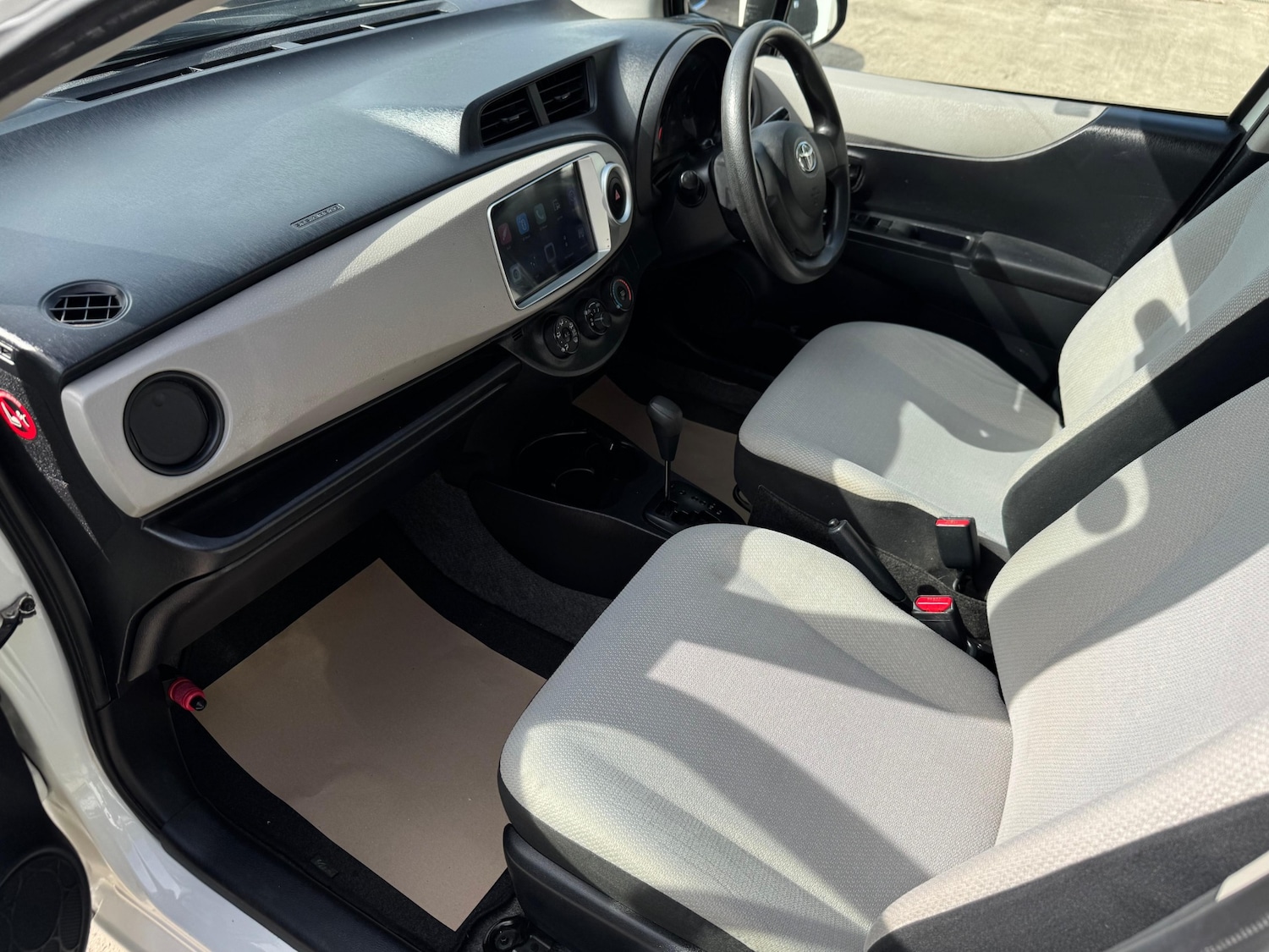 Used Toyota Yaris 2011 for sale - 76672235: Photo 30