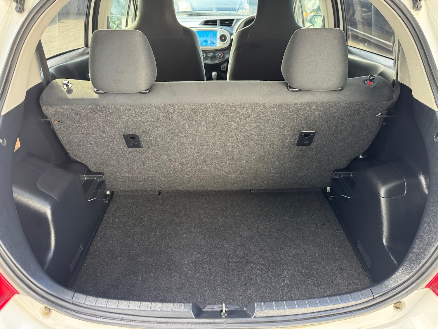 Used Toyota Vitz 2025 for sale - 77599536: Photo 12