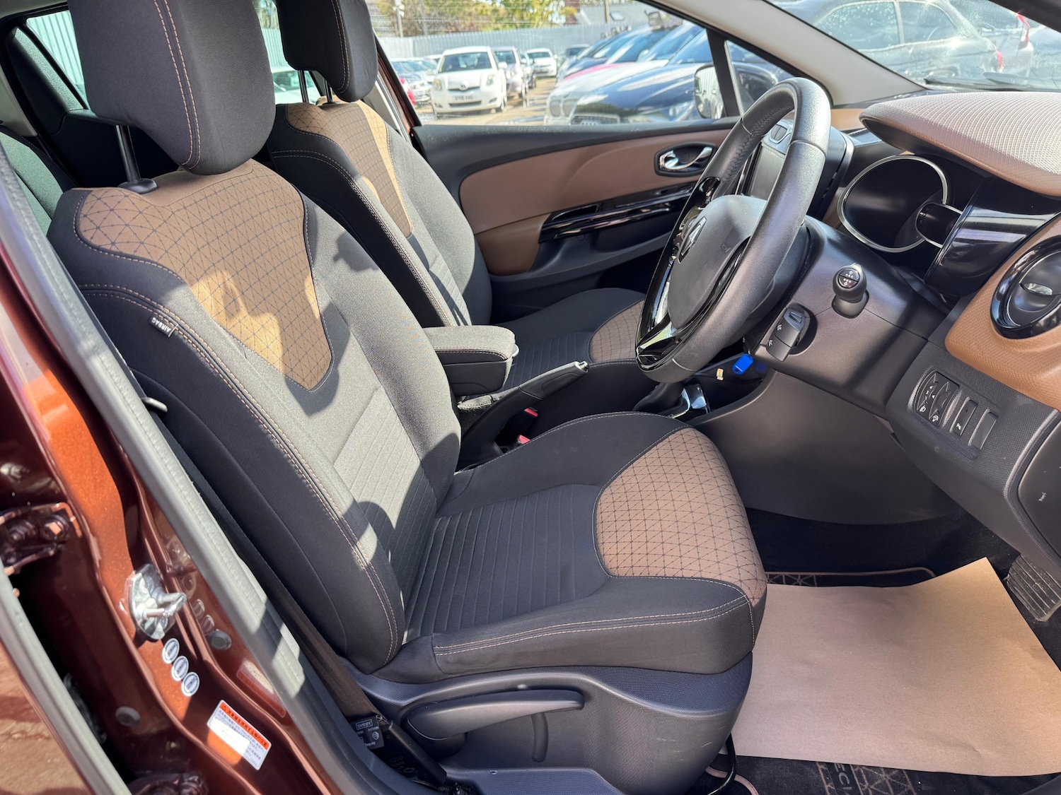 Used Renault Clio 2014 for sale - 76977264: Photo 14