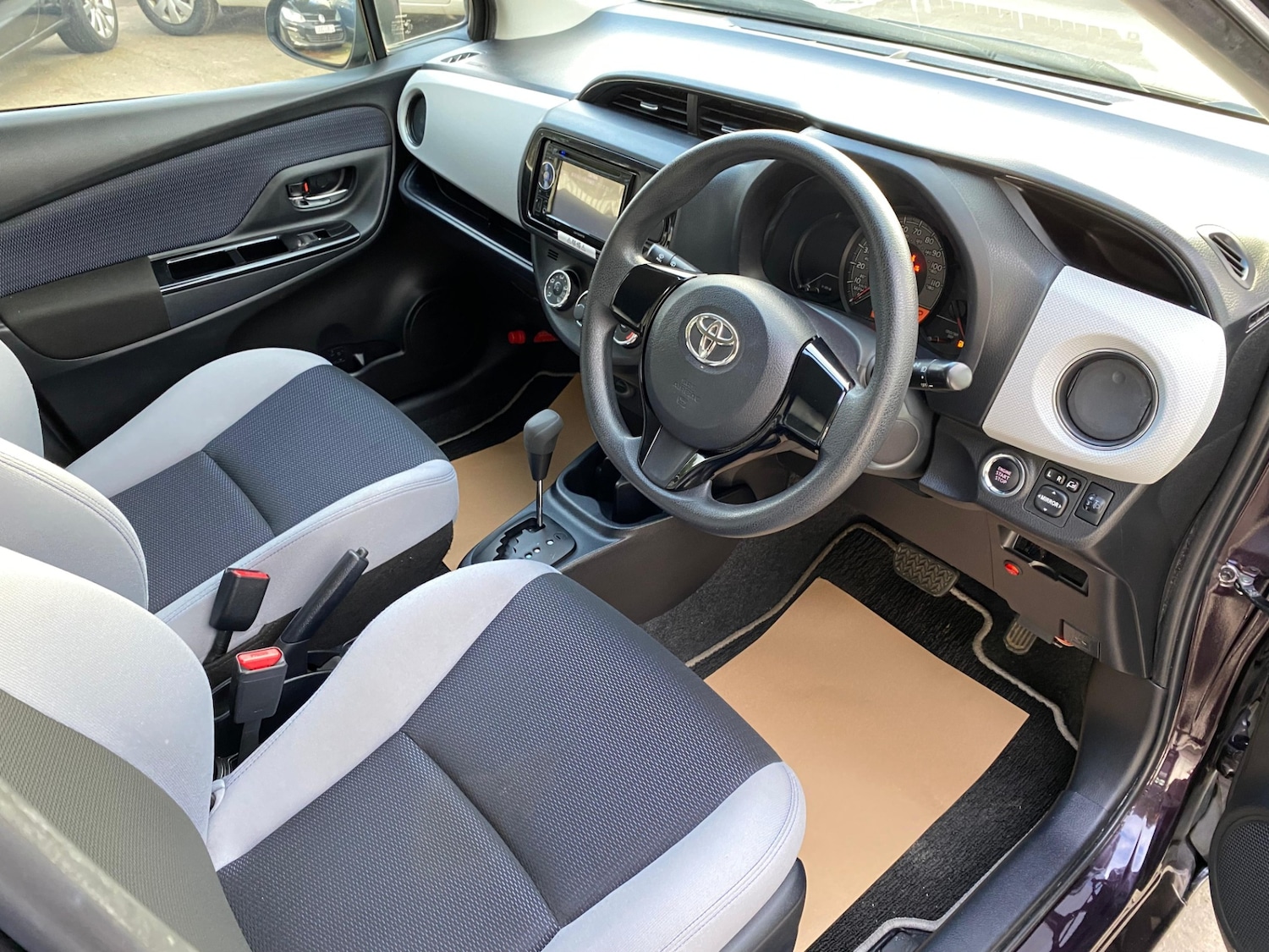 Used Toyota Vitz 2025 for sale - 77159664: Photo 13