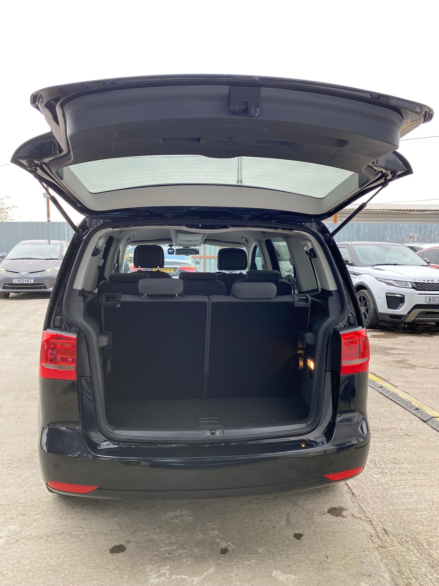 Used Volkswagen Touran 2014 for sale - 78035651: Photo 11