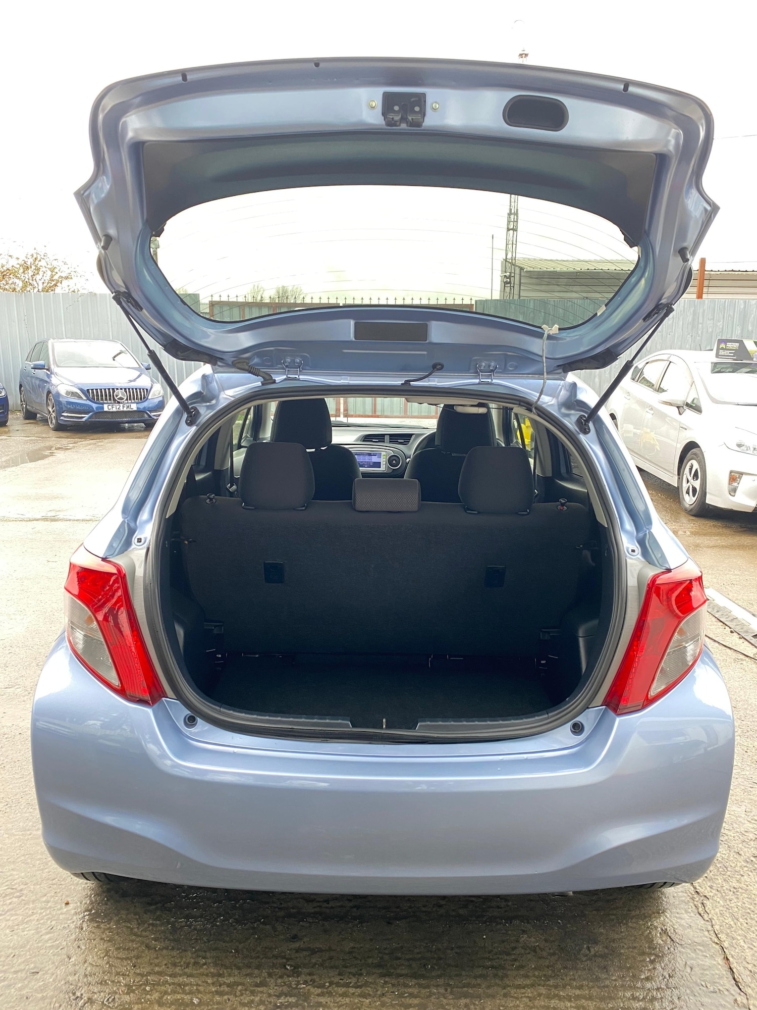 Used Toyota Vitz 2025 for sale - 77401262: Photo 10