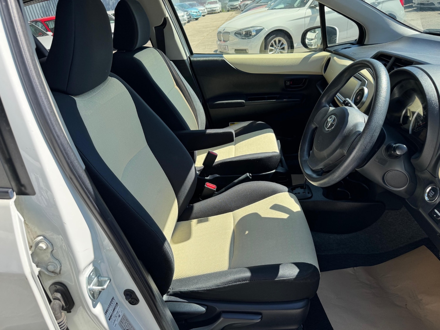 Used Toyota Vitz 2025 for sale - 77512124: Photo 14