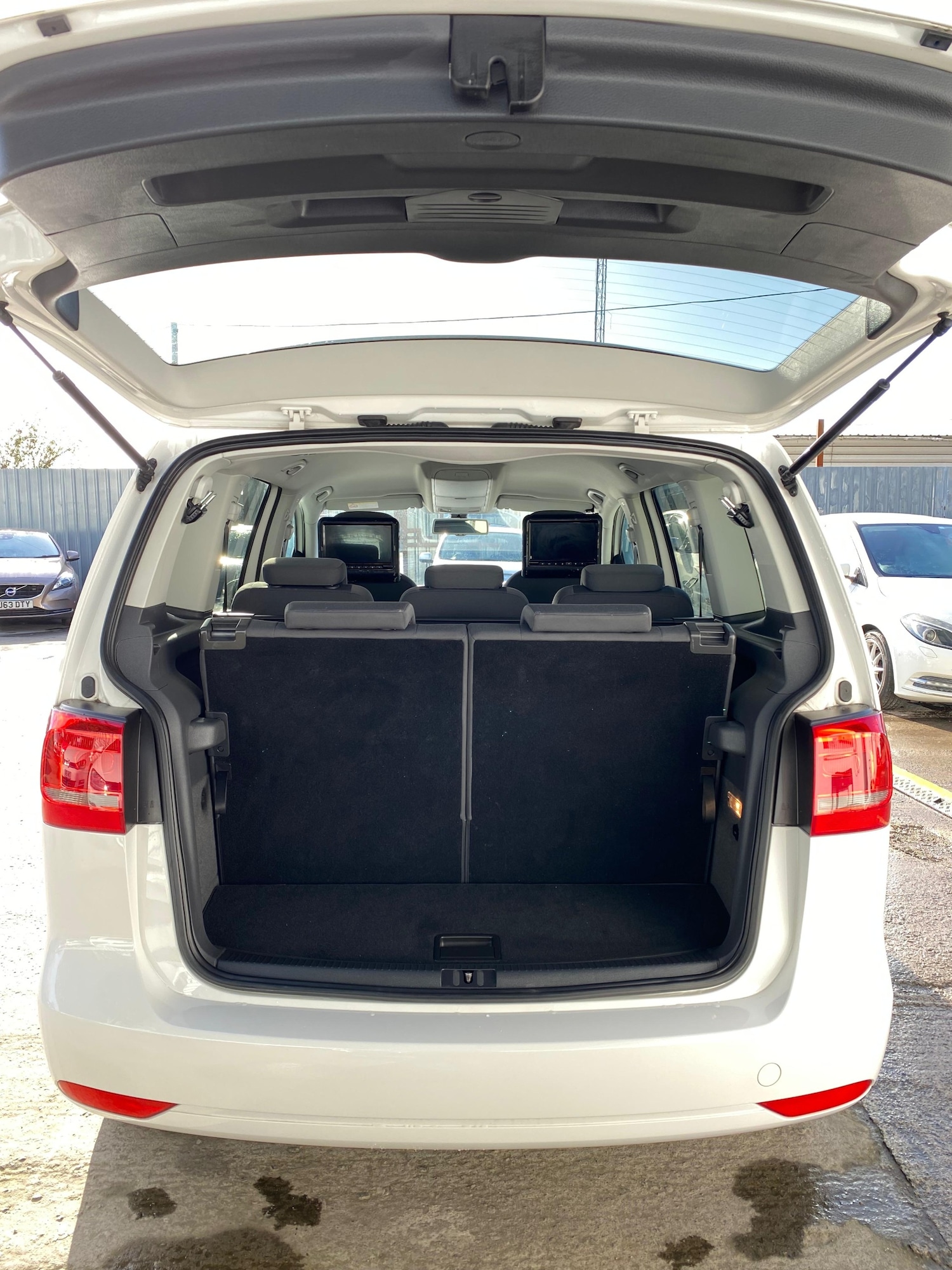 Used Volkswagen Touran 2013 for sale - 77897140: Photo 10