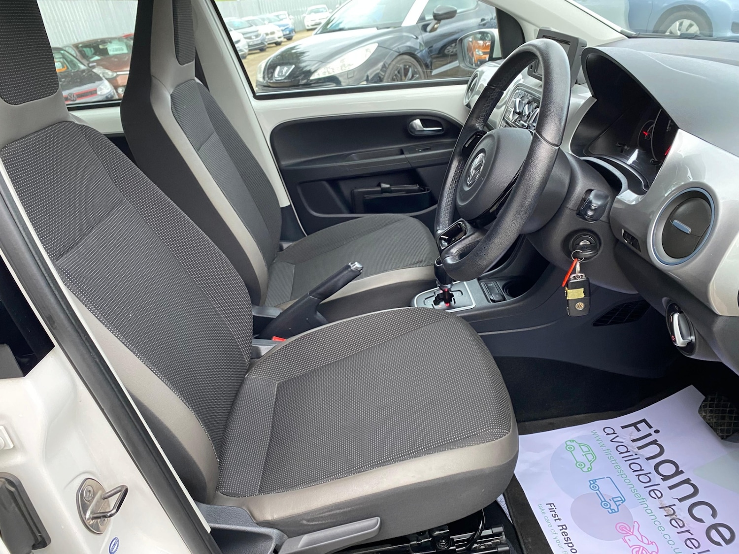 Used Volkswagen up! 2012 for sale - 78007978: Photo 2