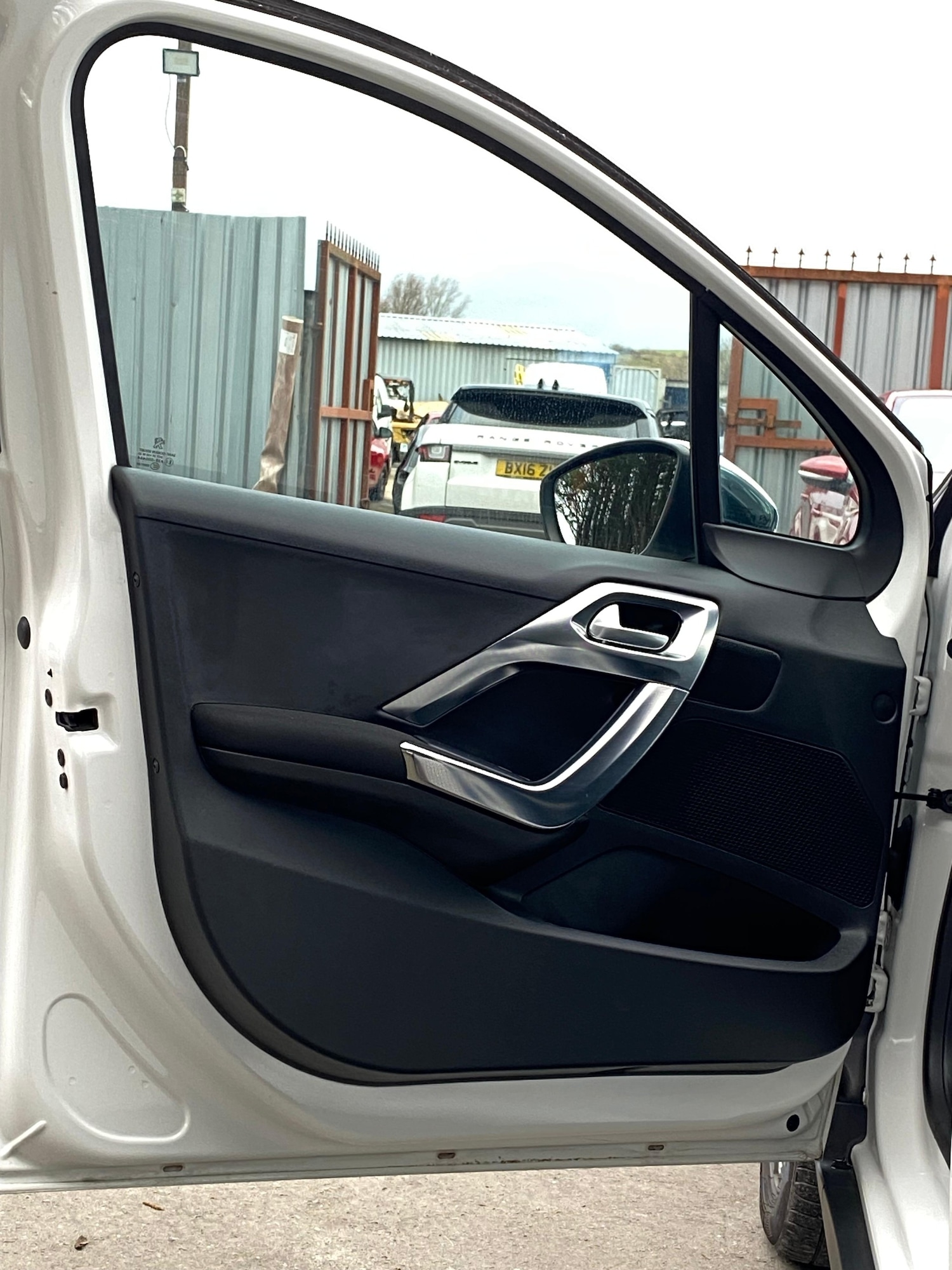 Used Peugeot 2008 2015 for sale - 78035843: Photo 27