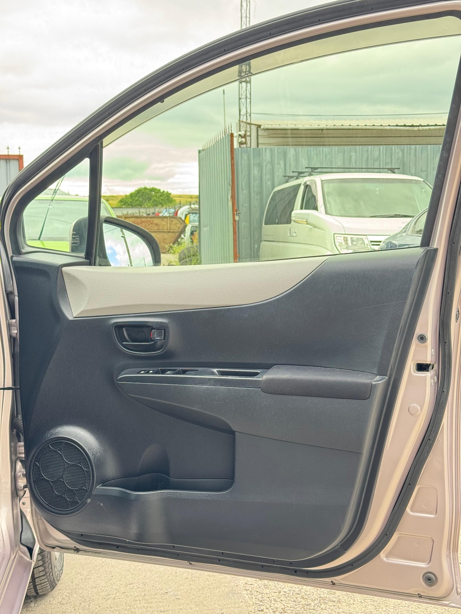 Used Toyota Vitz 2012 for sale - 76887527: Photo 24