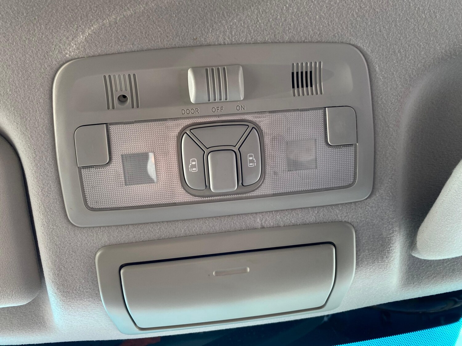 Used Toyota Estima 2010 for sale - 77584272: Photo 24