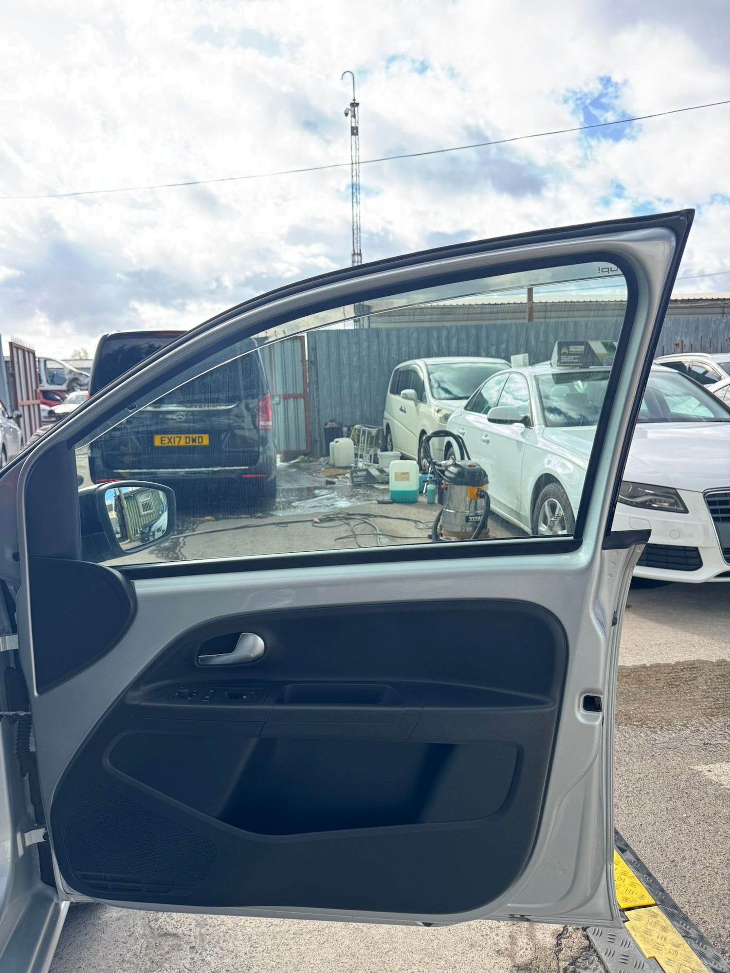 Used Volkswagen up! 2014 for sale - 78067068: Photo 23