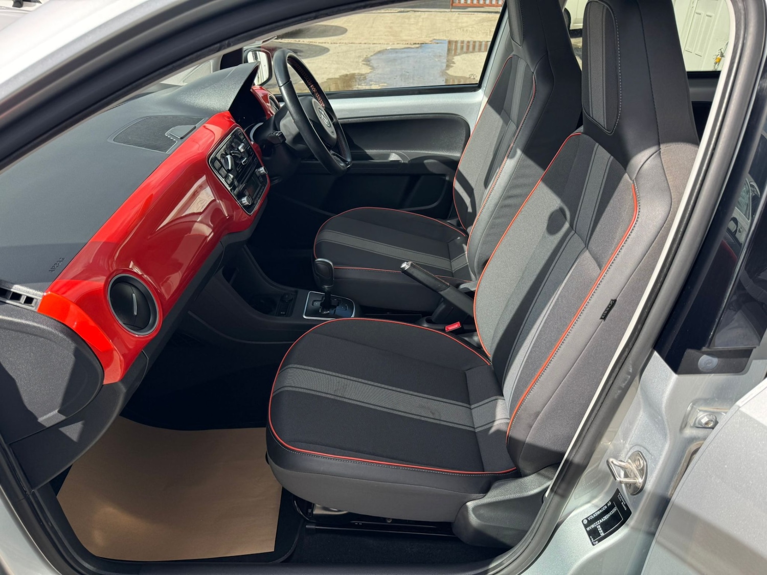 Used Volkswagen up! 2014 for sale - 78067068: Photo 28