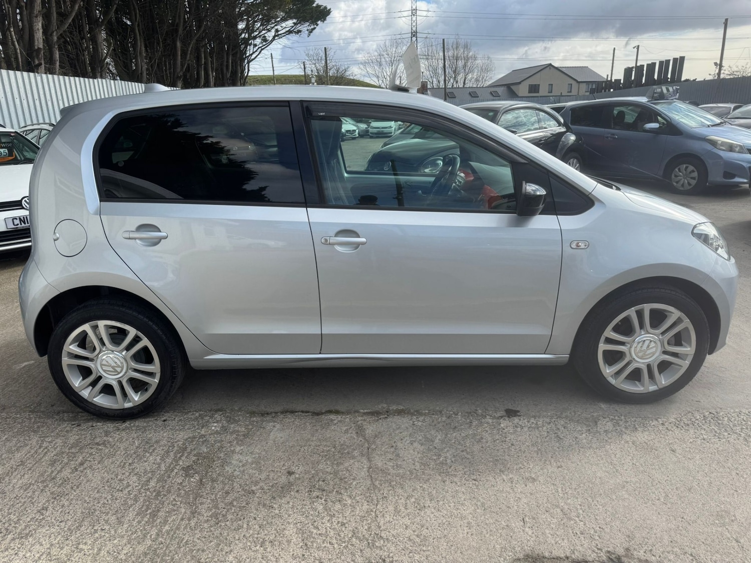 Used Volkswagen up! 2014 for sale - 78067068: Photo 3