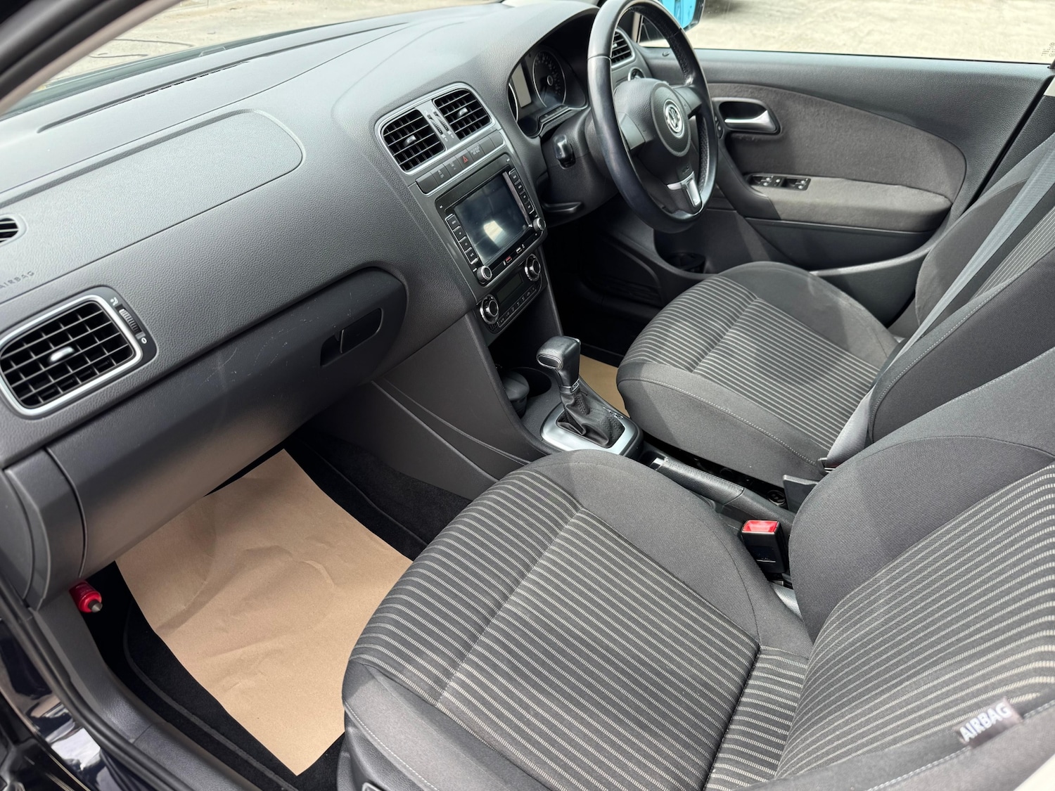 Used Volkswagen Polo 2010 for sale - 77092150: Photo 31