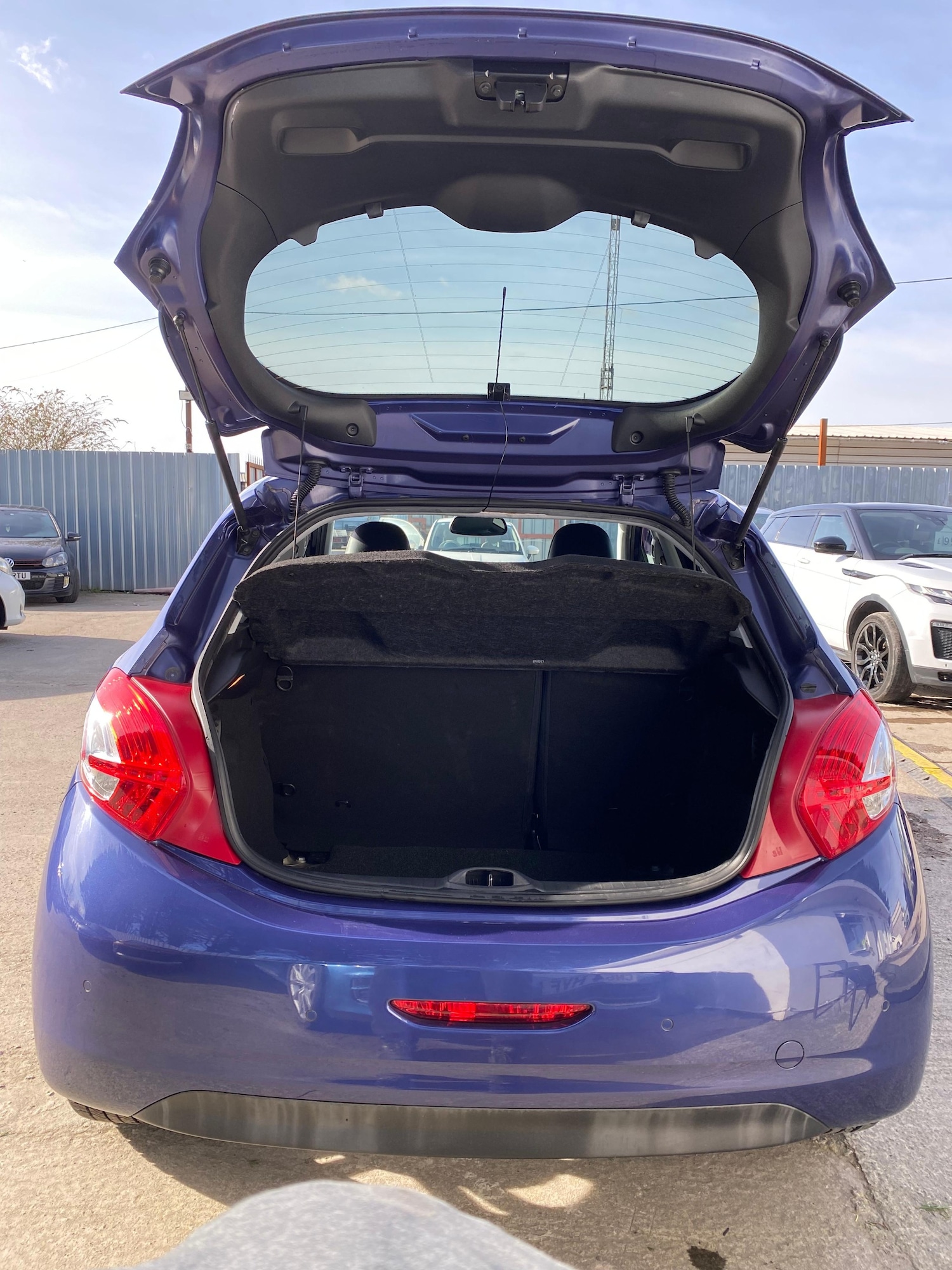 Used Peugeot 208 2015 for sale - 77884370: Photo 11