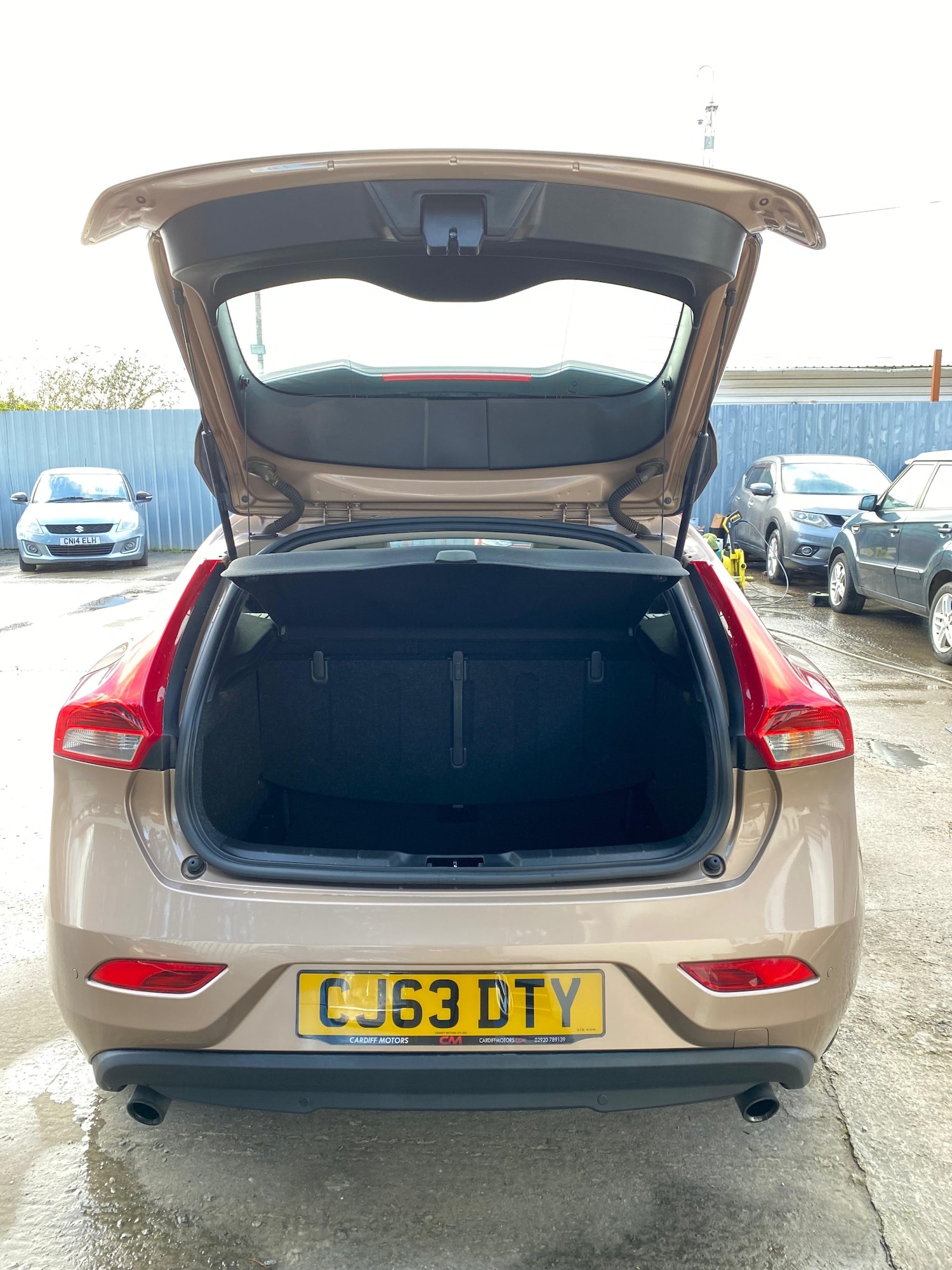 Used Volvo V40 2013 for sale - 78158208: Photo 11