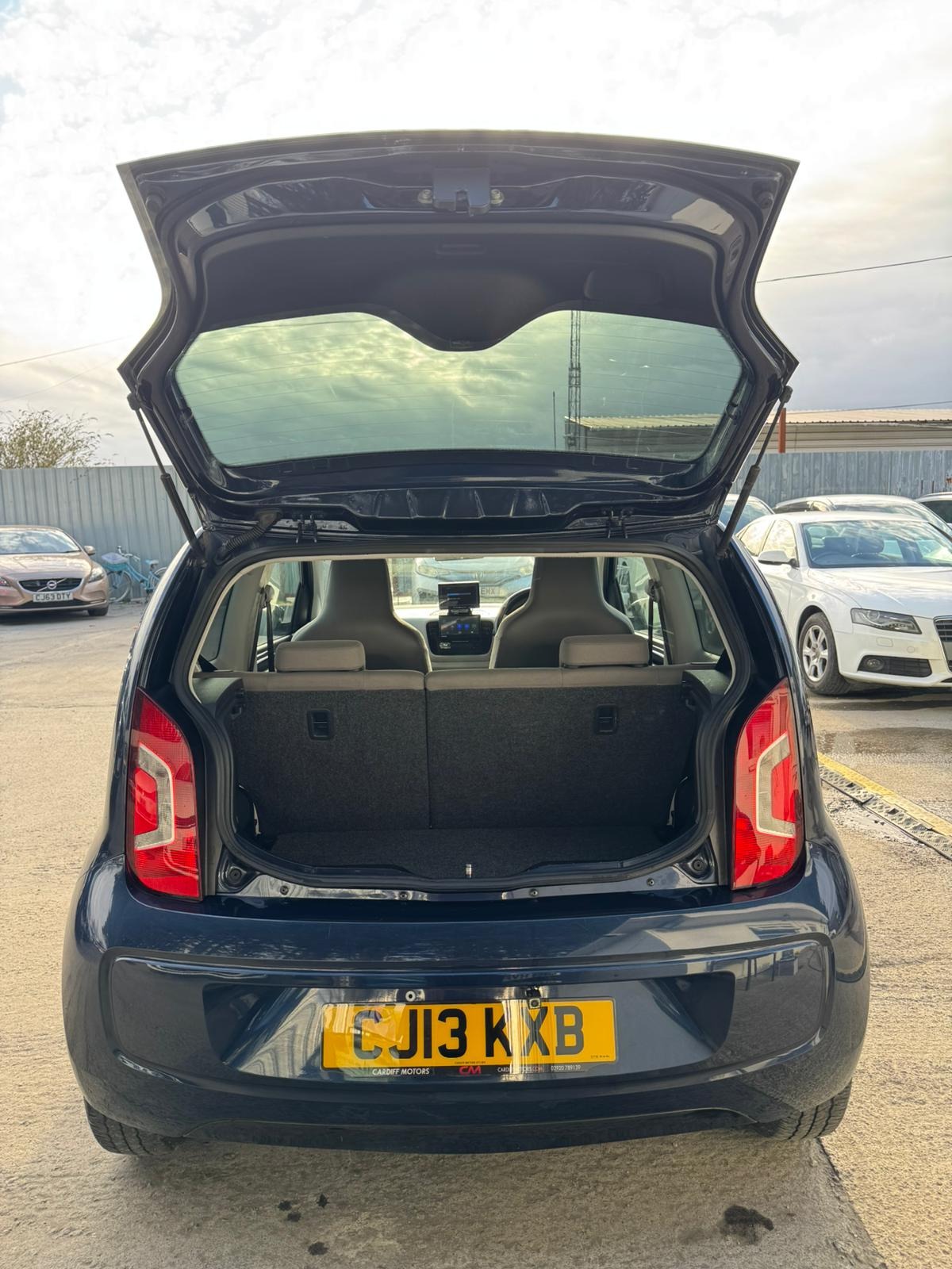 Used Volkswagen up! 2013 for sale - 78067173: Photo 10