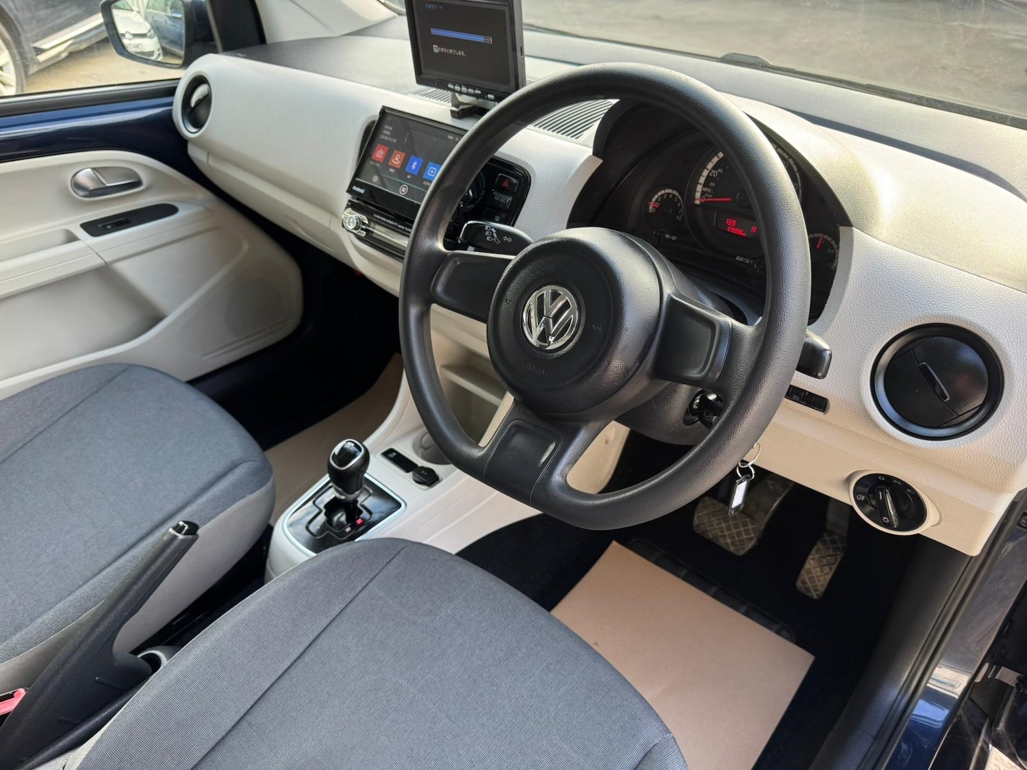 Used Volkswagen up! 2013 for sale - 78067173: Photo 12