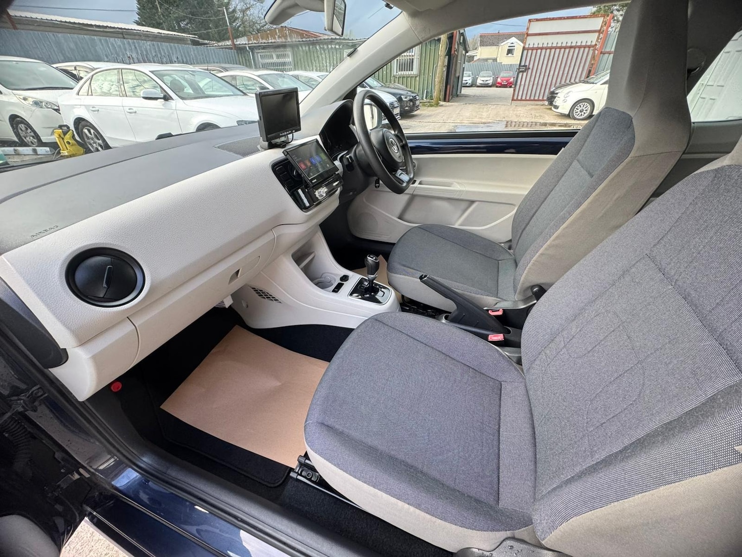 Used Volkswagen up! 2013 for sale - 78067173: Photo 26