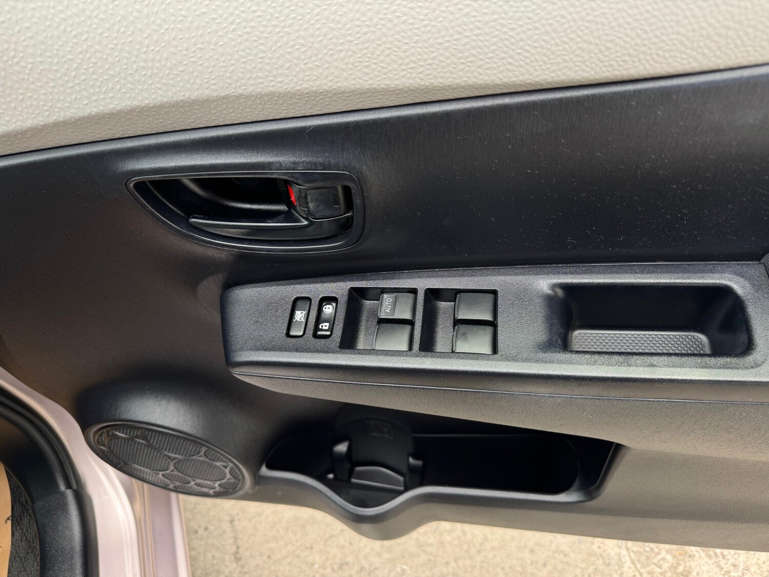 Used Toyota Vitz 2012 for sale - 76130328: Photo 23