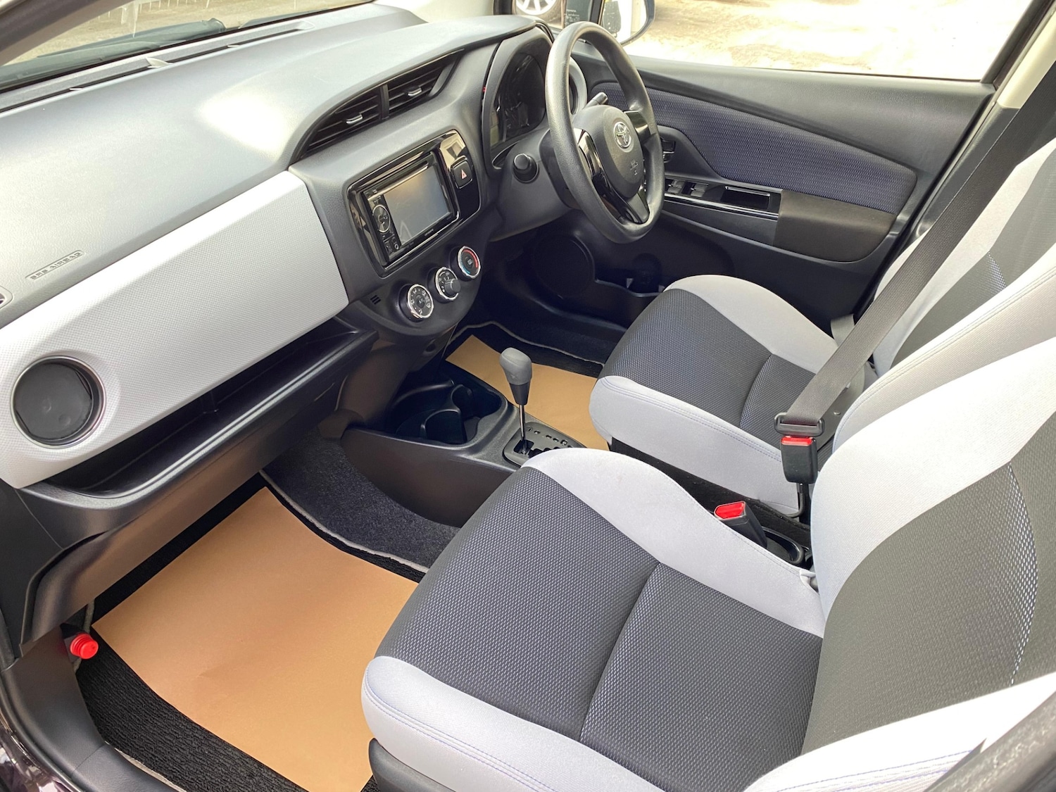 Used Toyota Vitz 2015 for sale - 77785220: Photo 29