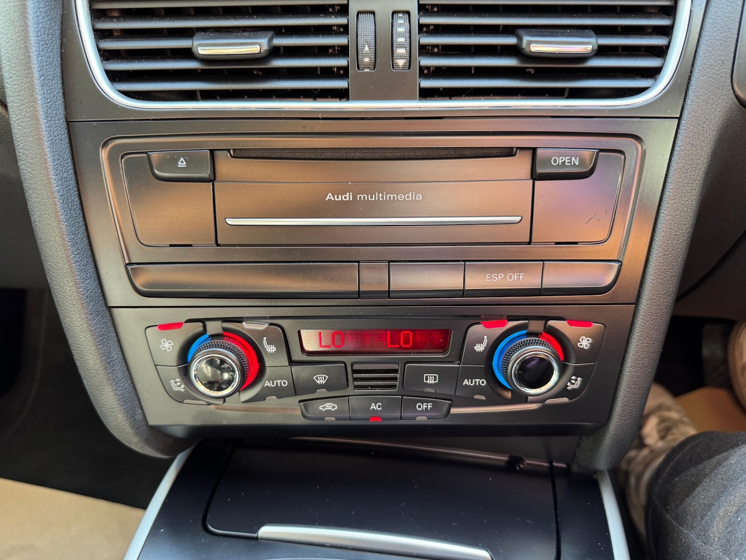 Used Audi A4 2010 for sale - 76143279: Photo 21