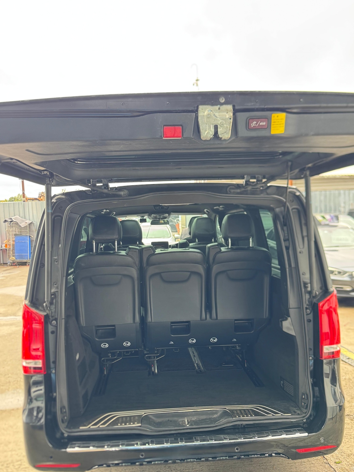 Used Mercedes-Benz V-Class 2017 for sale - 76856172: Photo 11