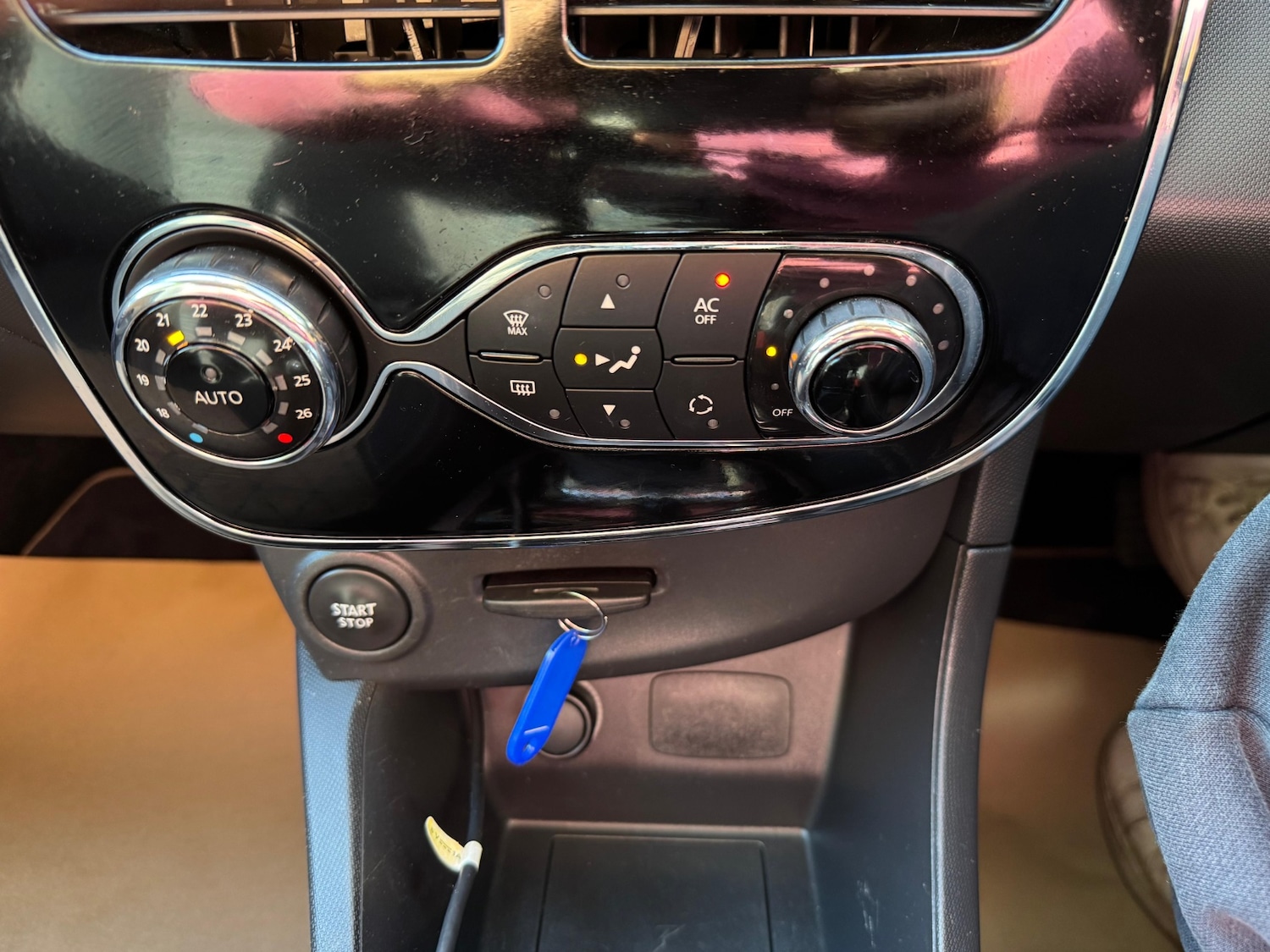 Used Renault Clio 2014 for sale - 76373333: Photo 20