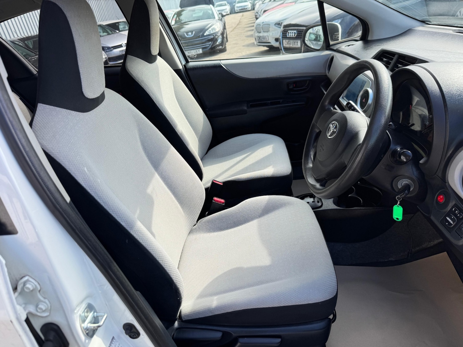 Used Toyota Vitz 2025 for sale - 77293009: Photo 14