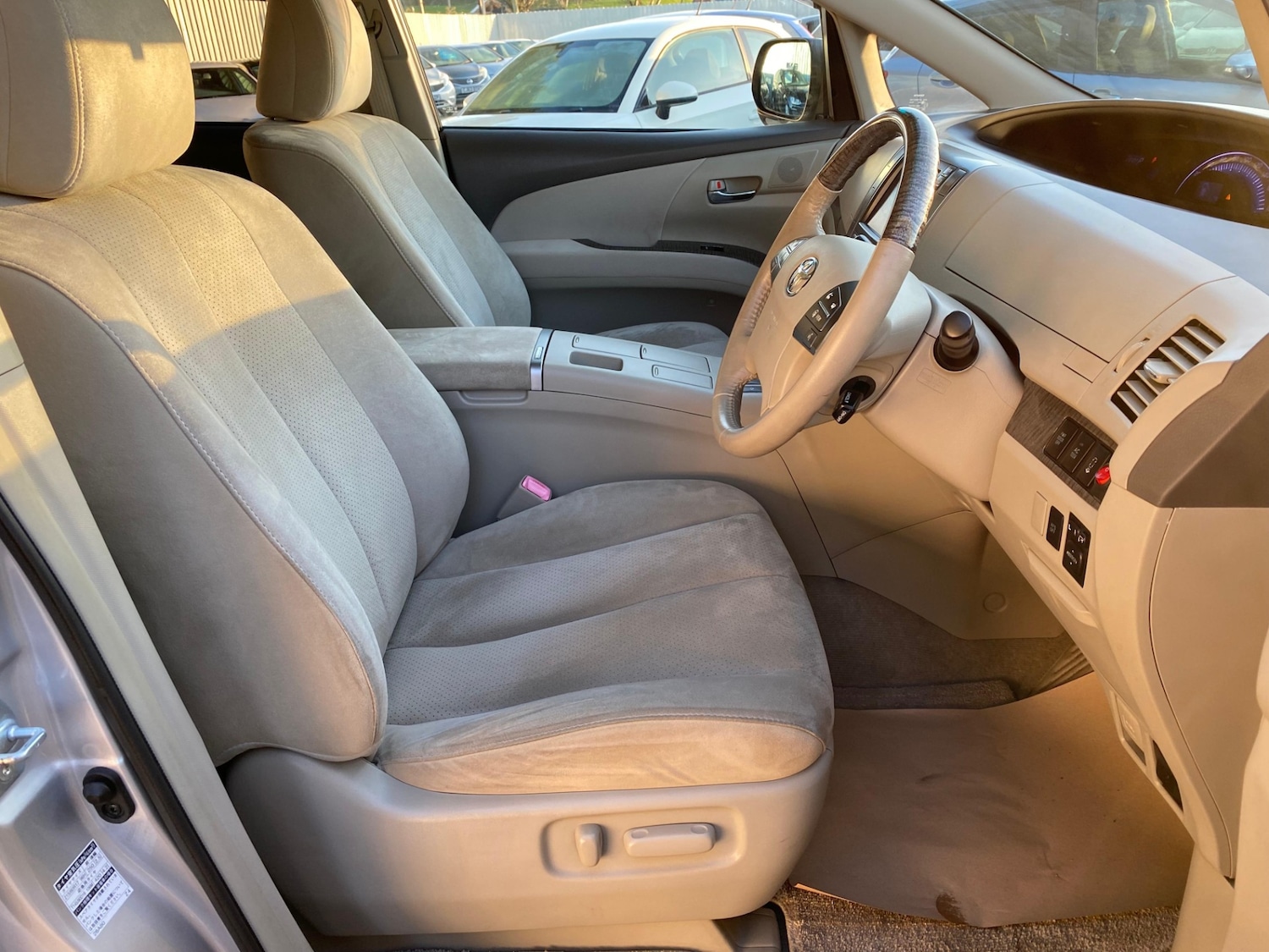 Used Toyota Estima 2025 for sale - 77047889: Photo 15