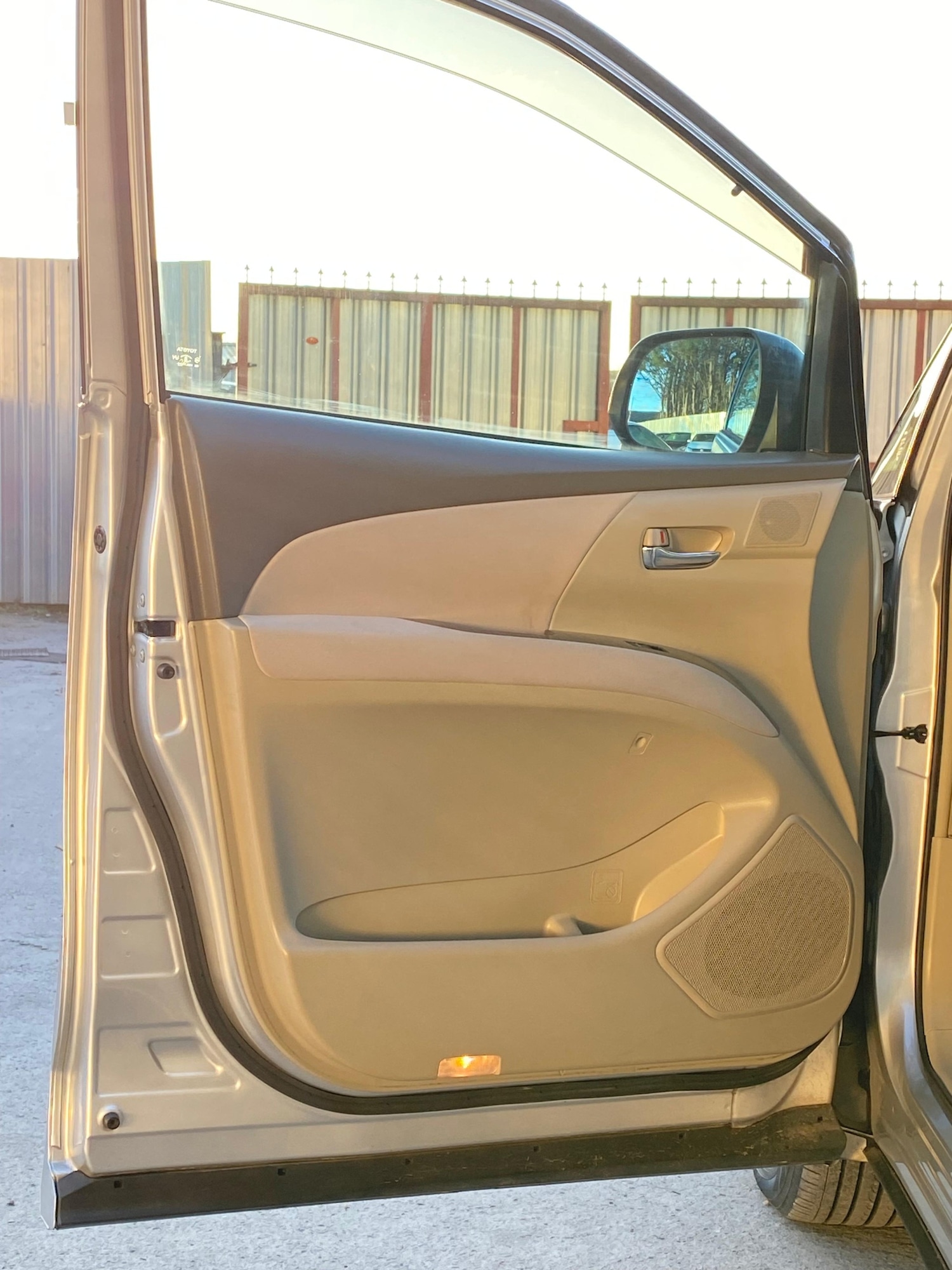 Used Toyota Estima 2025 for sale - 77047889: Photo 34