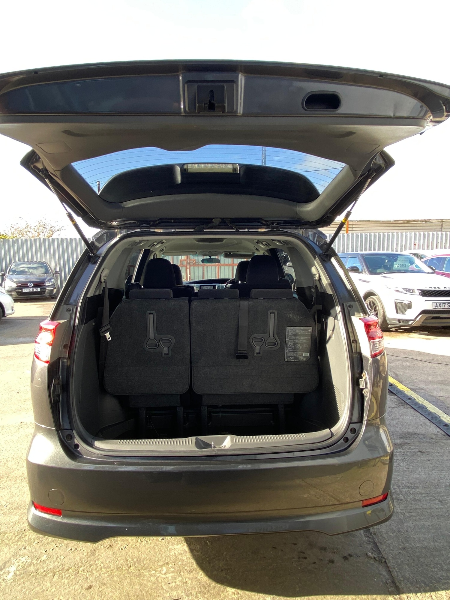 Used Toyota Estima 2010 for sale - 77898853: Photo 11