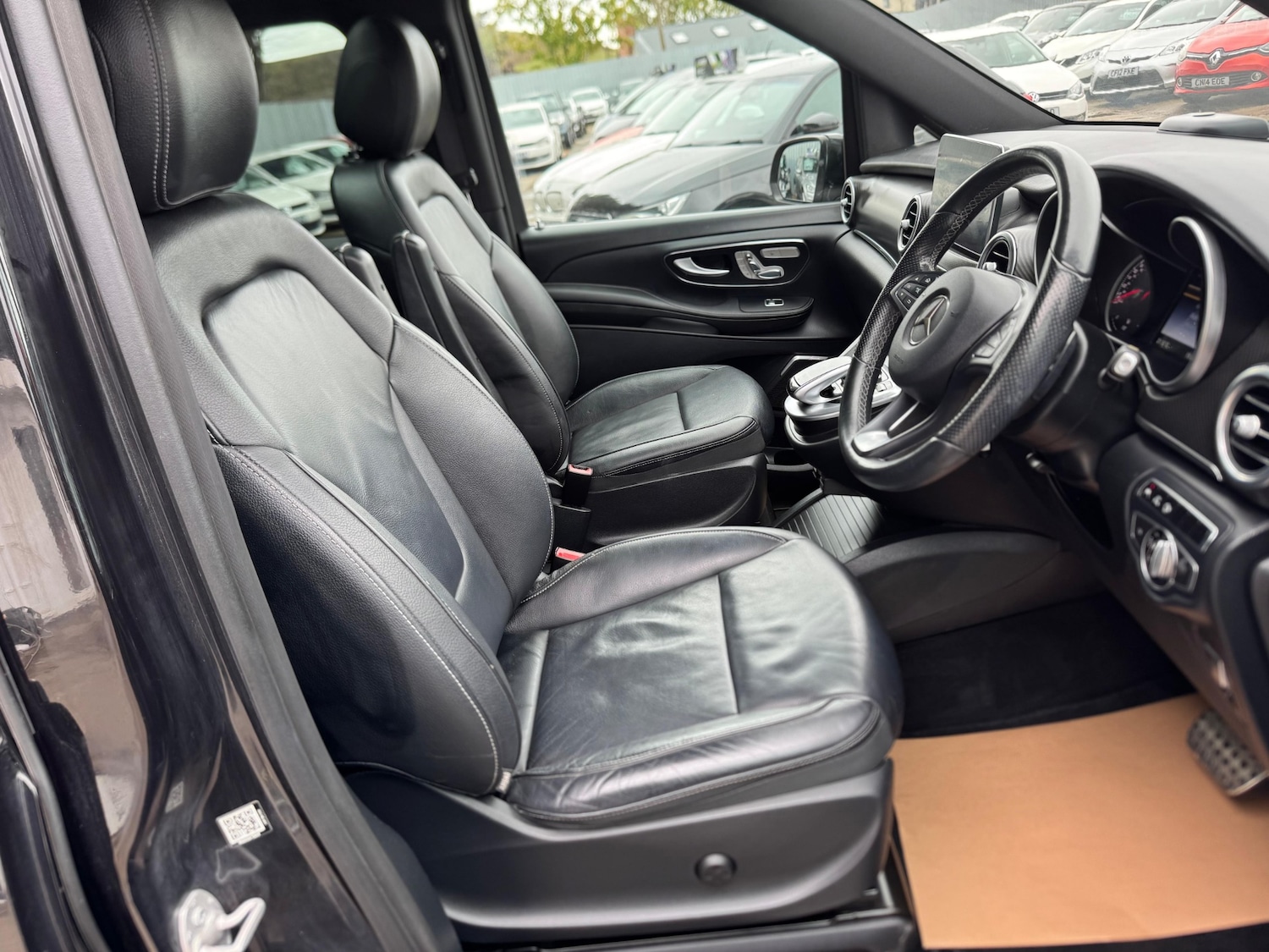 Used Mercedes-Benz V-Class 2017 for sale - 76097114: Photo 17