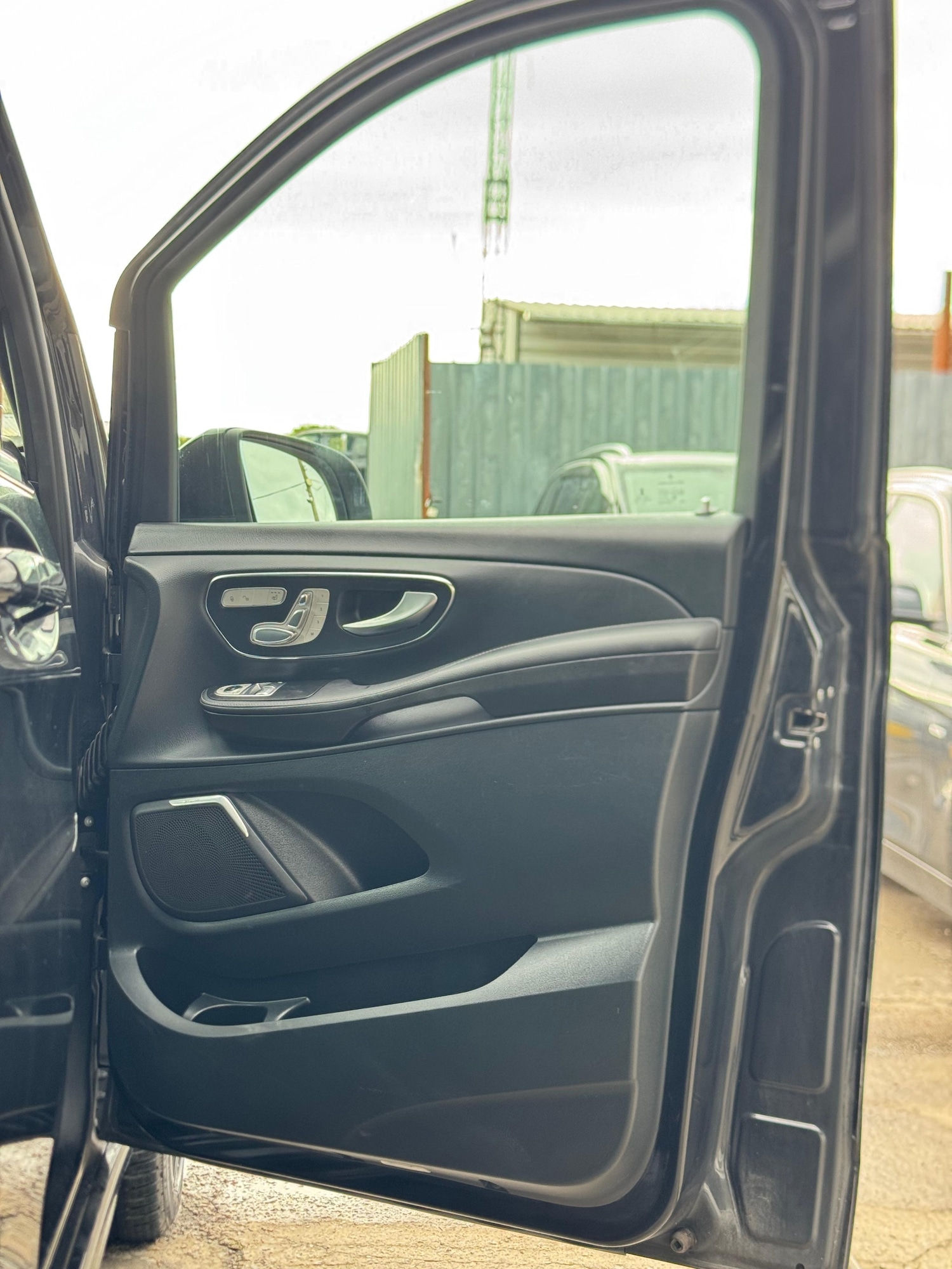 Used Mercedes-Benz V-Class 2017 for sale - 76097114: Photo 34