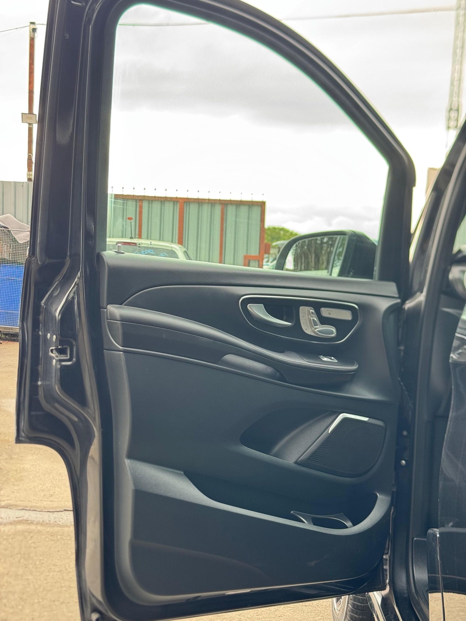 Used Mercedes-Benz V-Class 2017 for sale - 76097114: Photo 37