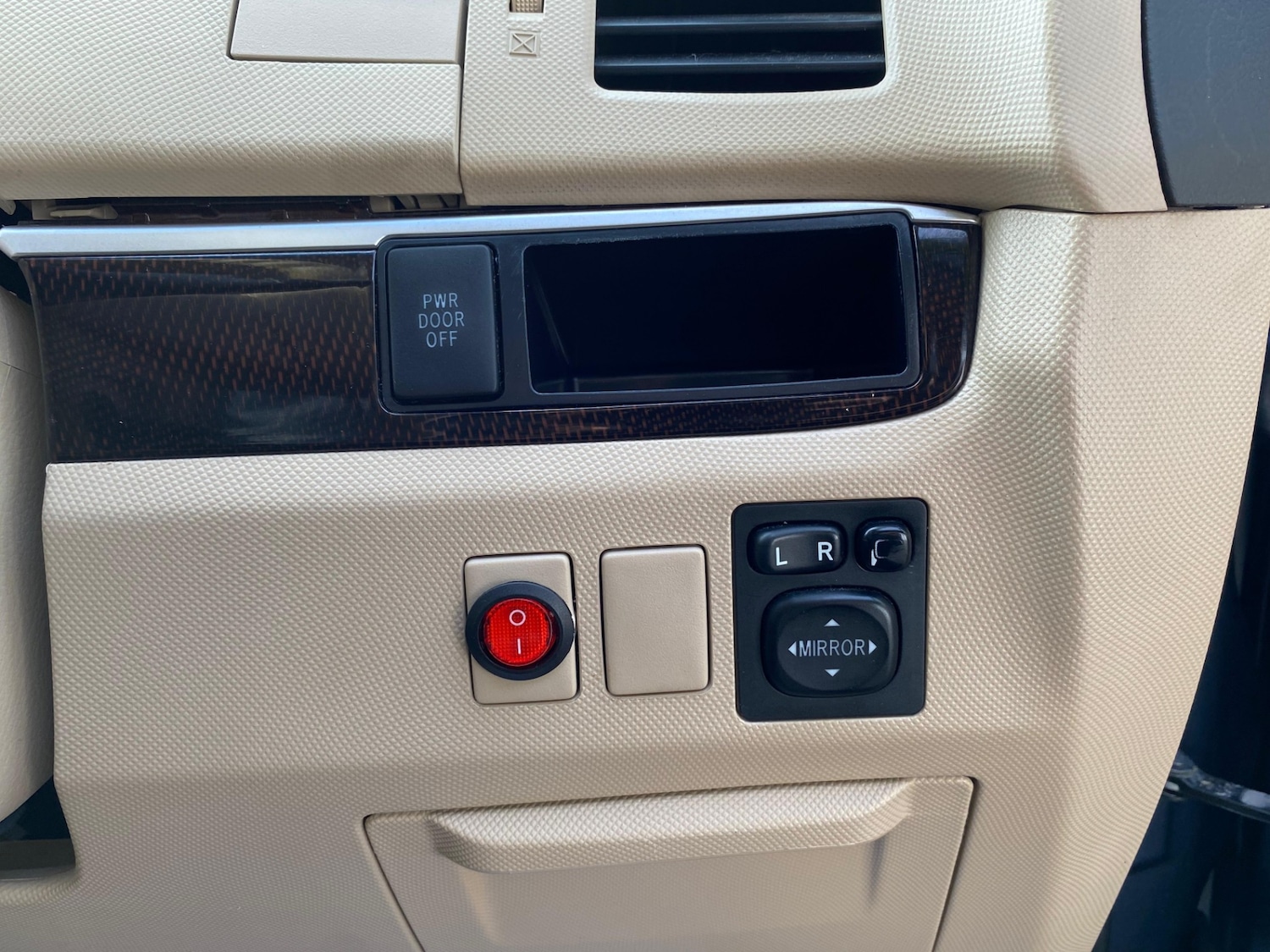 Used Toyota Estima 2026 for sale - 77393676: Photo 26