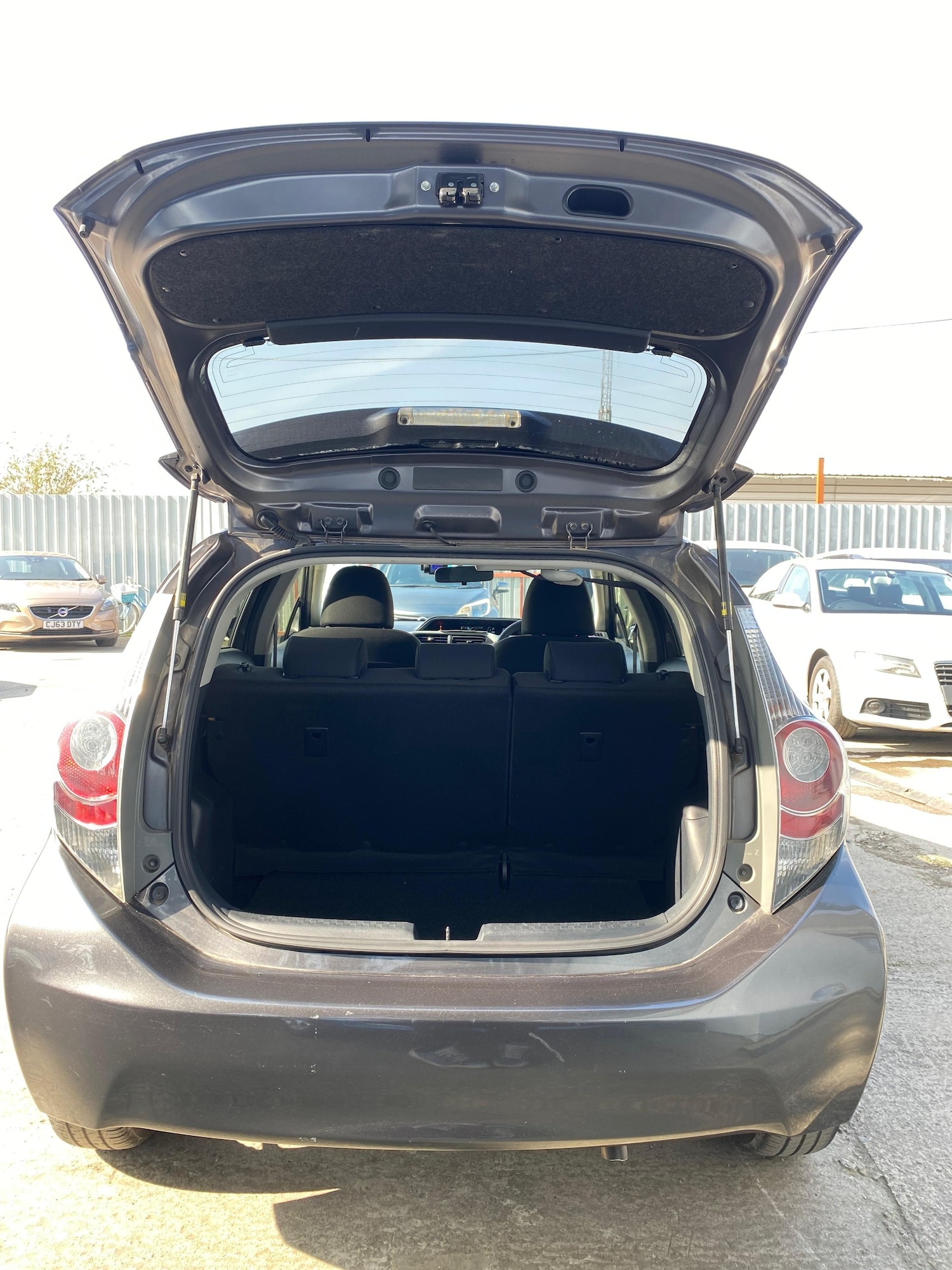 Used Toyota Aqua 2014 for sale - 78073635: Photo 11