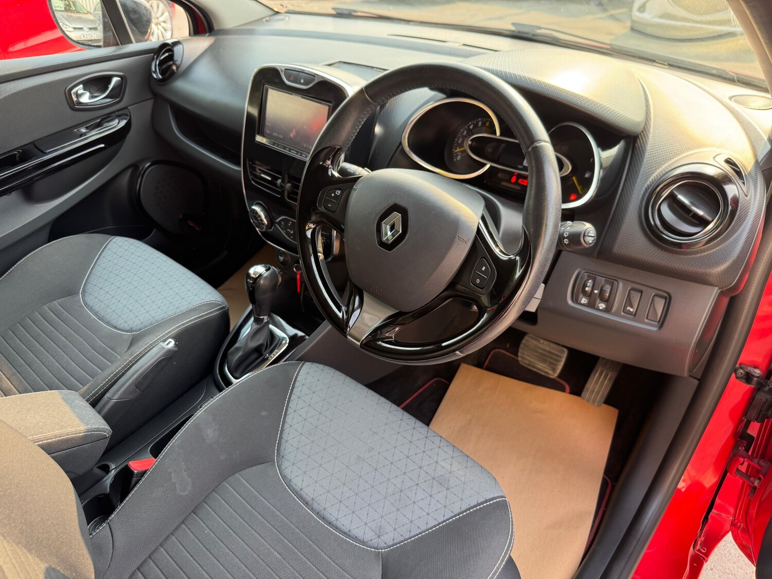 Used Renault Clio 2014 for sale - 76055591: Photo 13