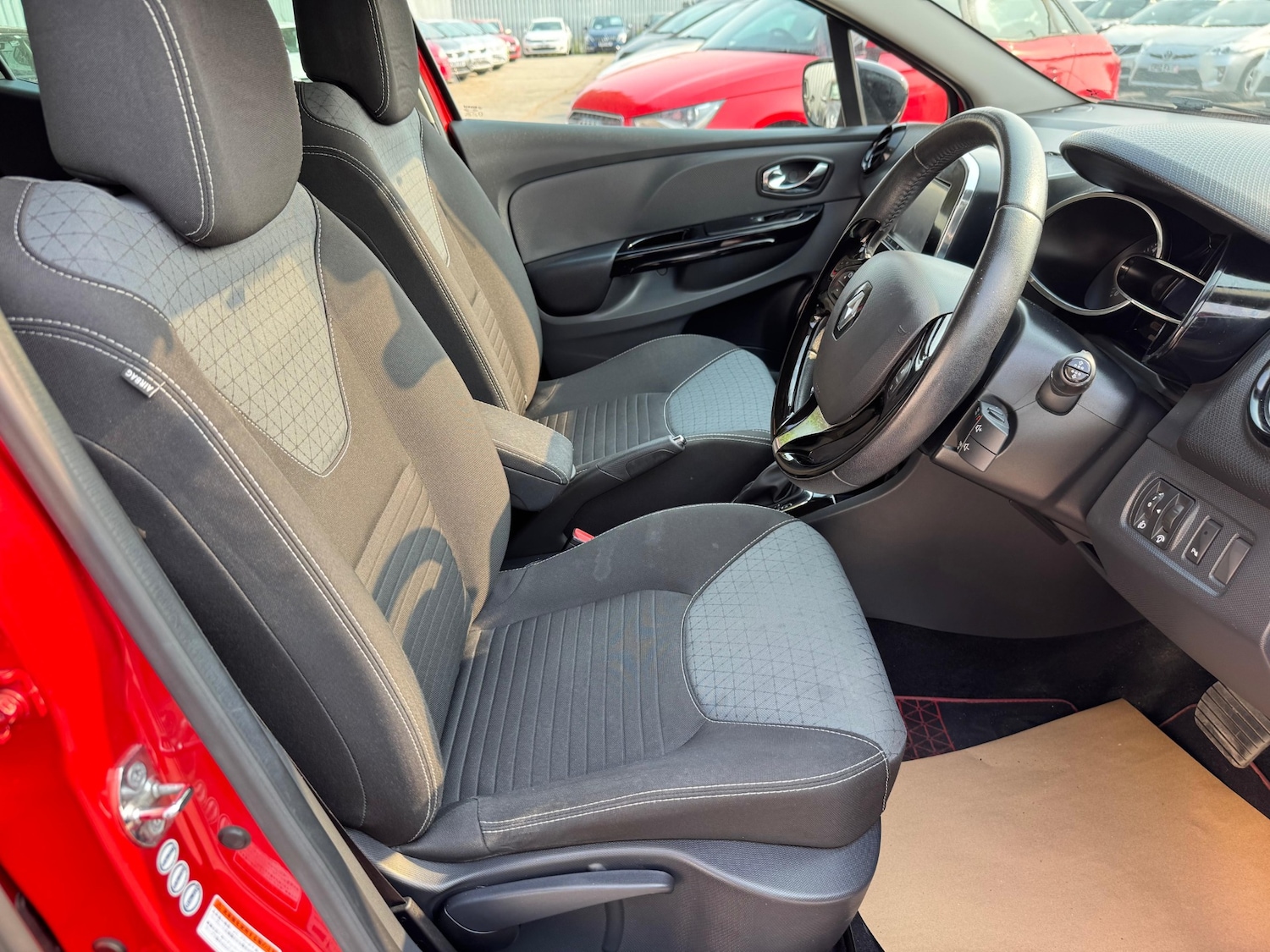 Used Renault Clio 2014 for sale - 76055591: Photo 14