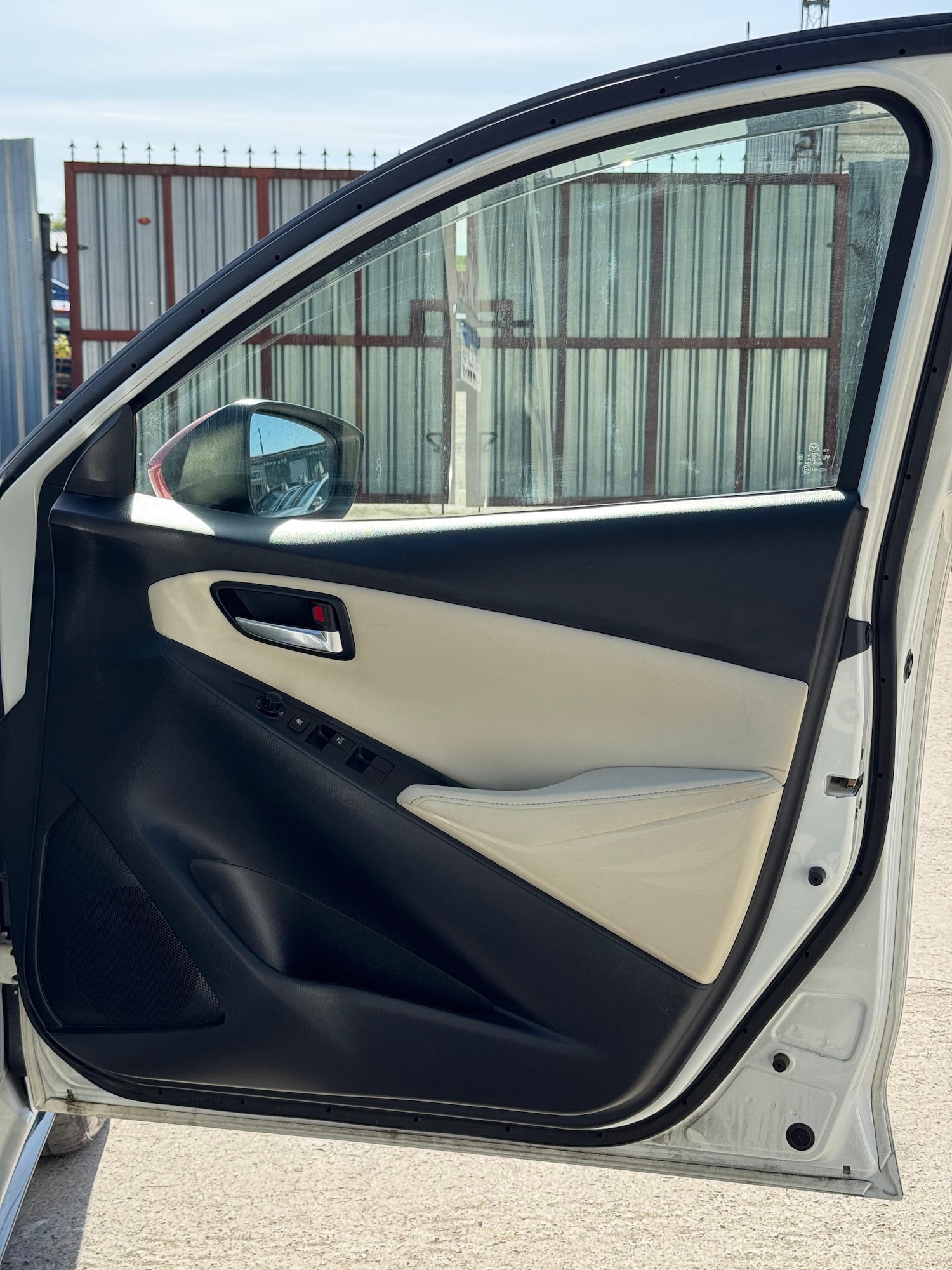 Used Mazda Demio 2014 for sale - 77031056: Photo 27