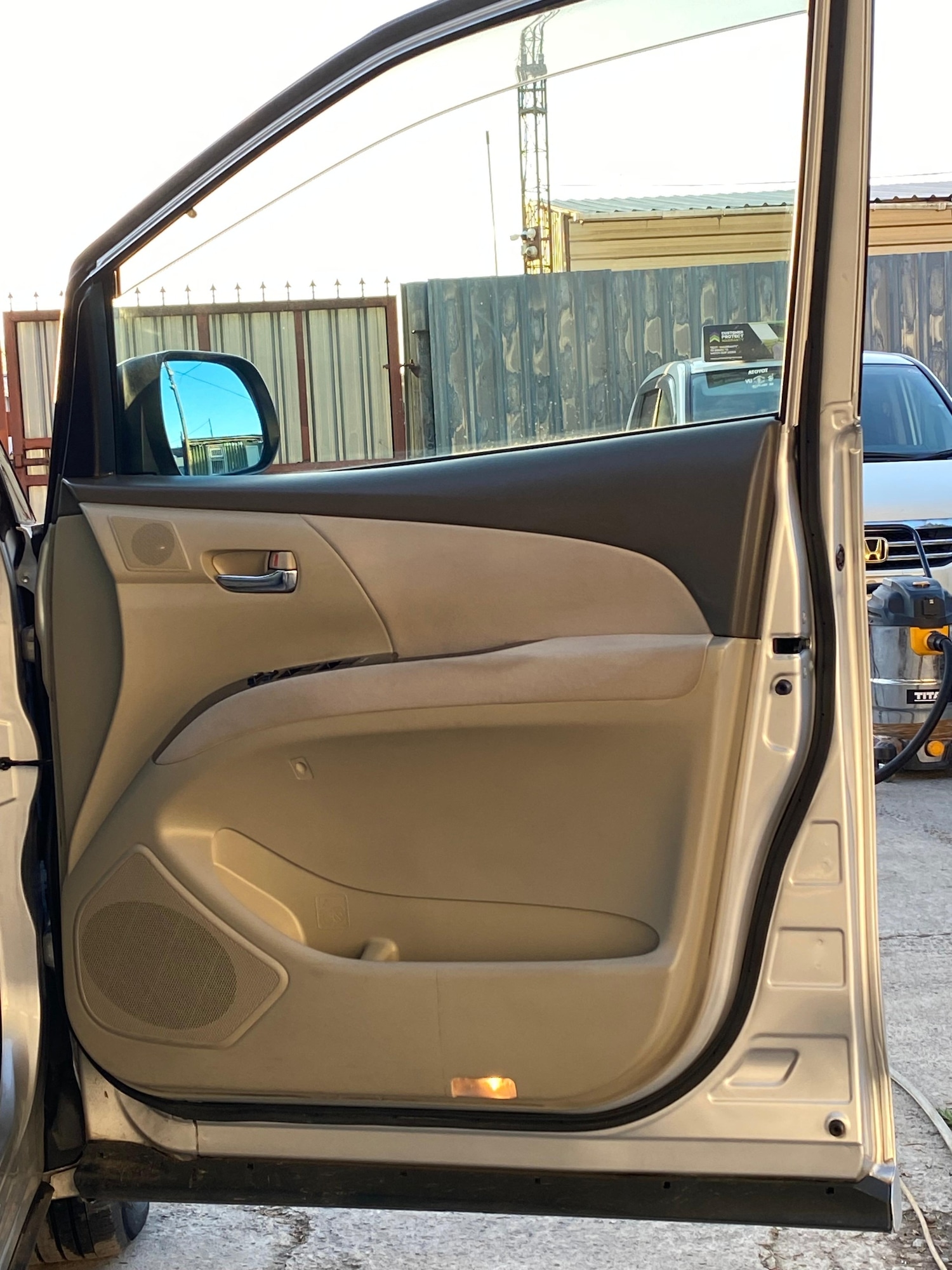 Used Toyota Estima 2025 for sale - 77599770: Photo 32