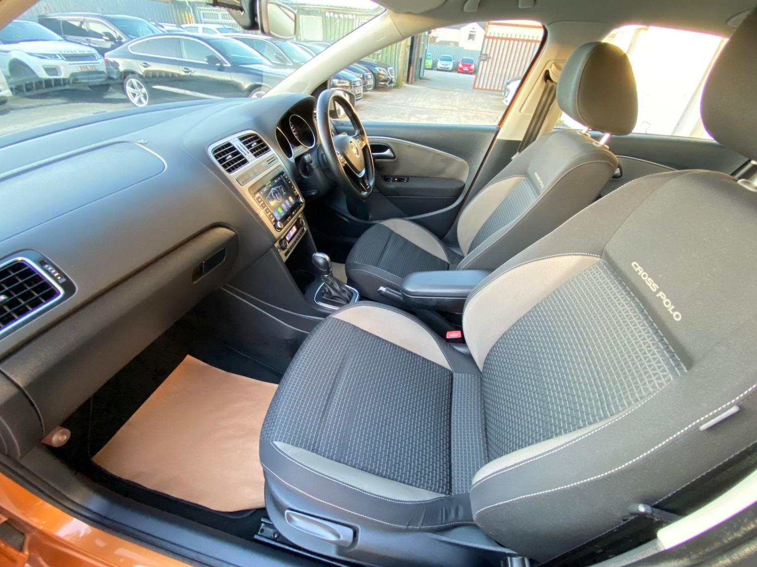 Used Volkswagen Polo 2015 for sale - 77825376: Photo 30