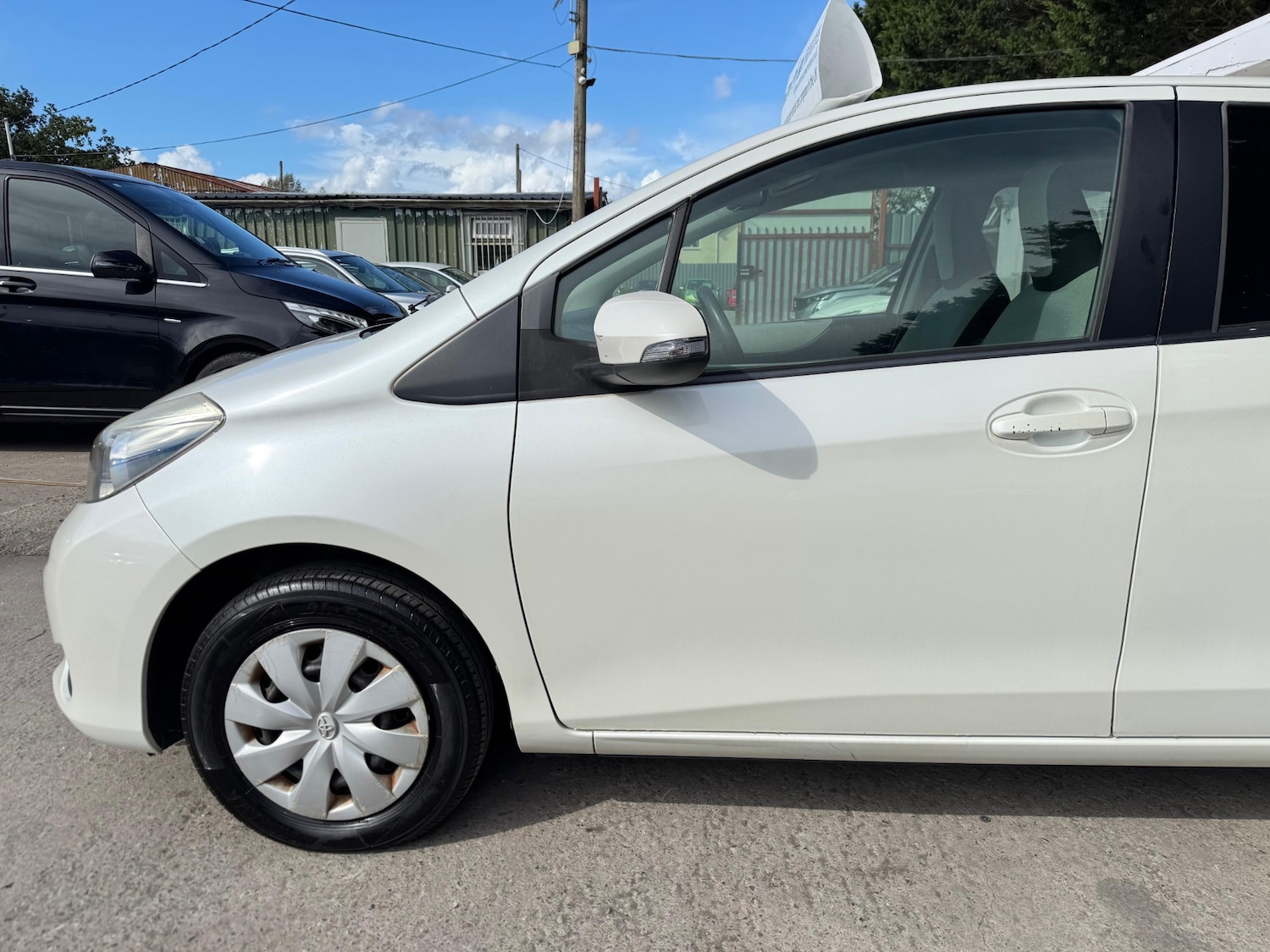 Used Toyota Vitz 2025 for sale - 76476025: Photo 8