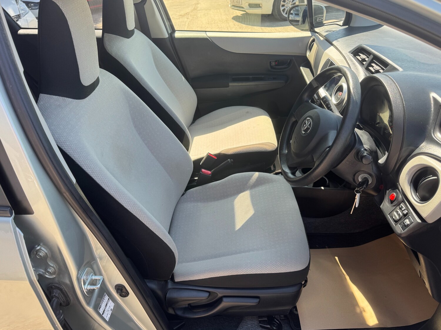 Used Toyota Vitz 2012 for sale - 77031045: Photo 14