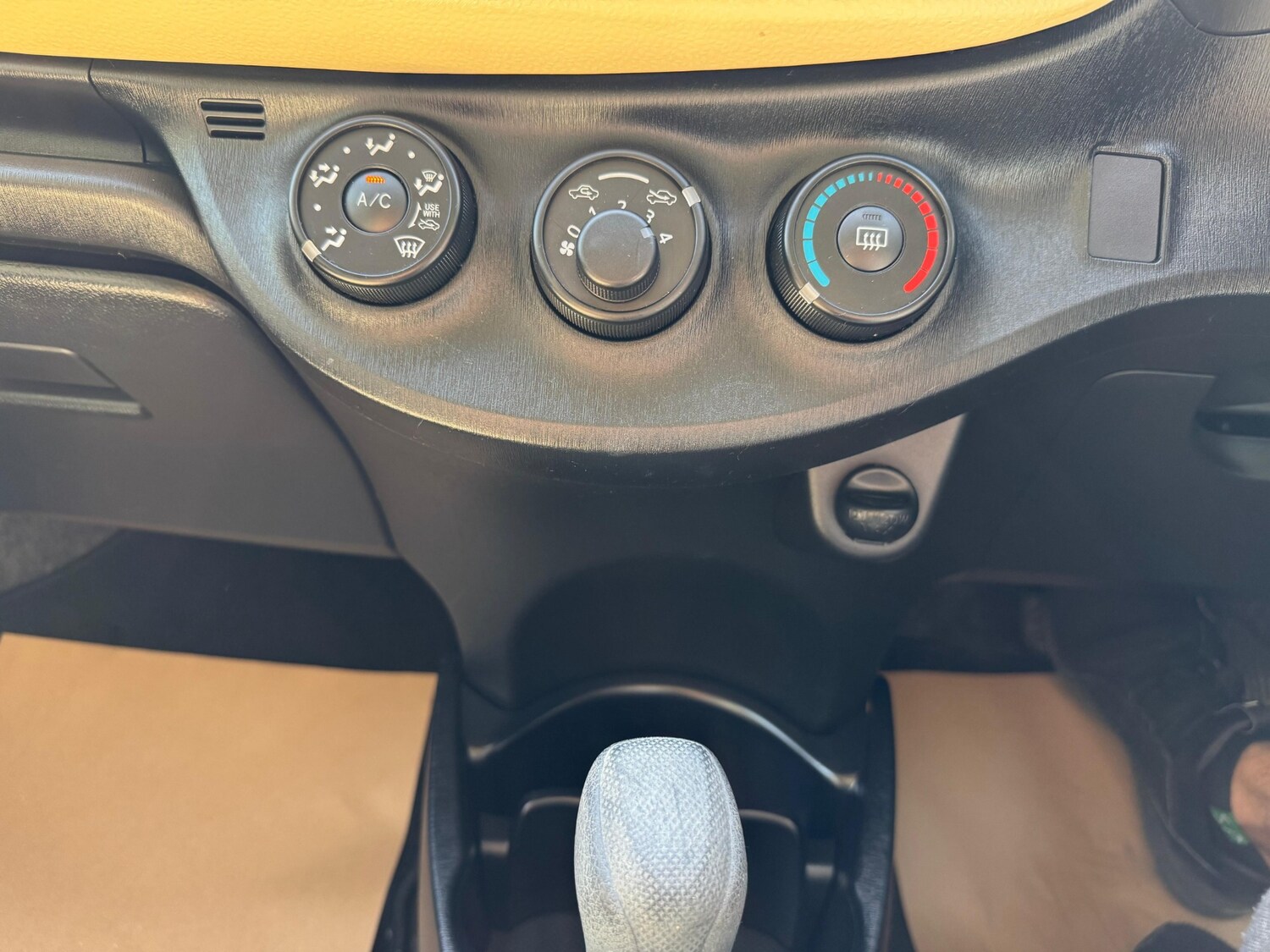 Used Toyota Vitz 2025 for sale - 77293004: Photo 21