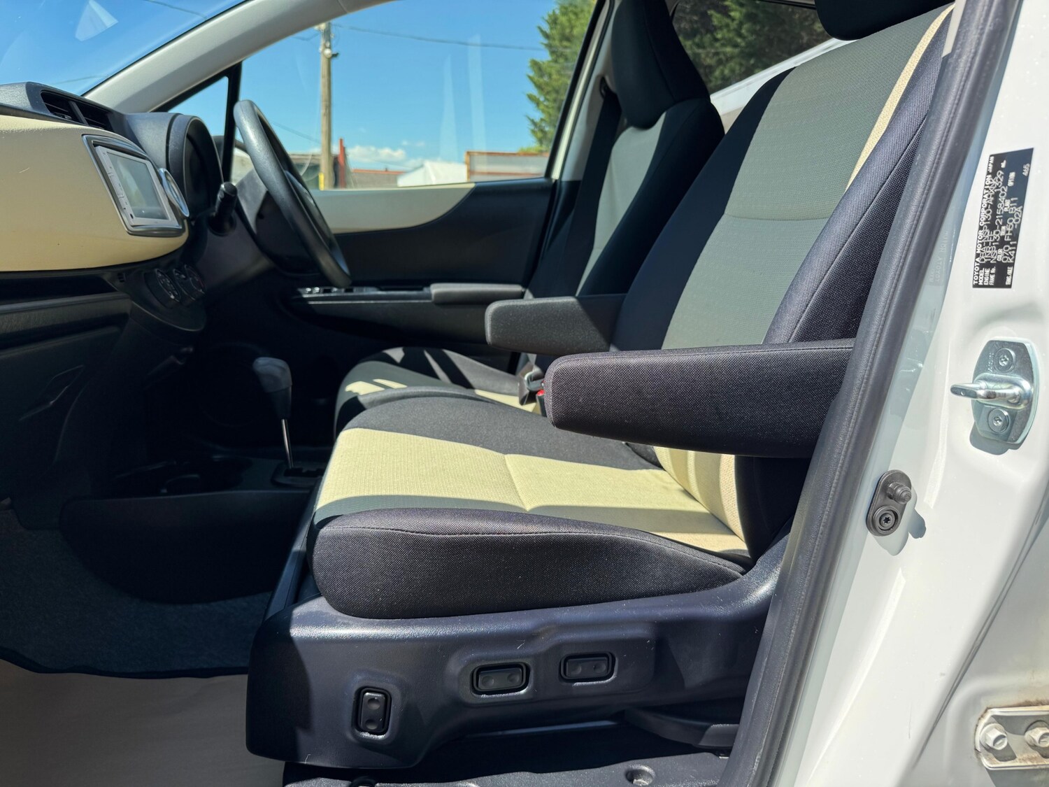 Used Toyota Vitz 2025 for sale - 77293004: Photo 30