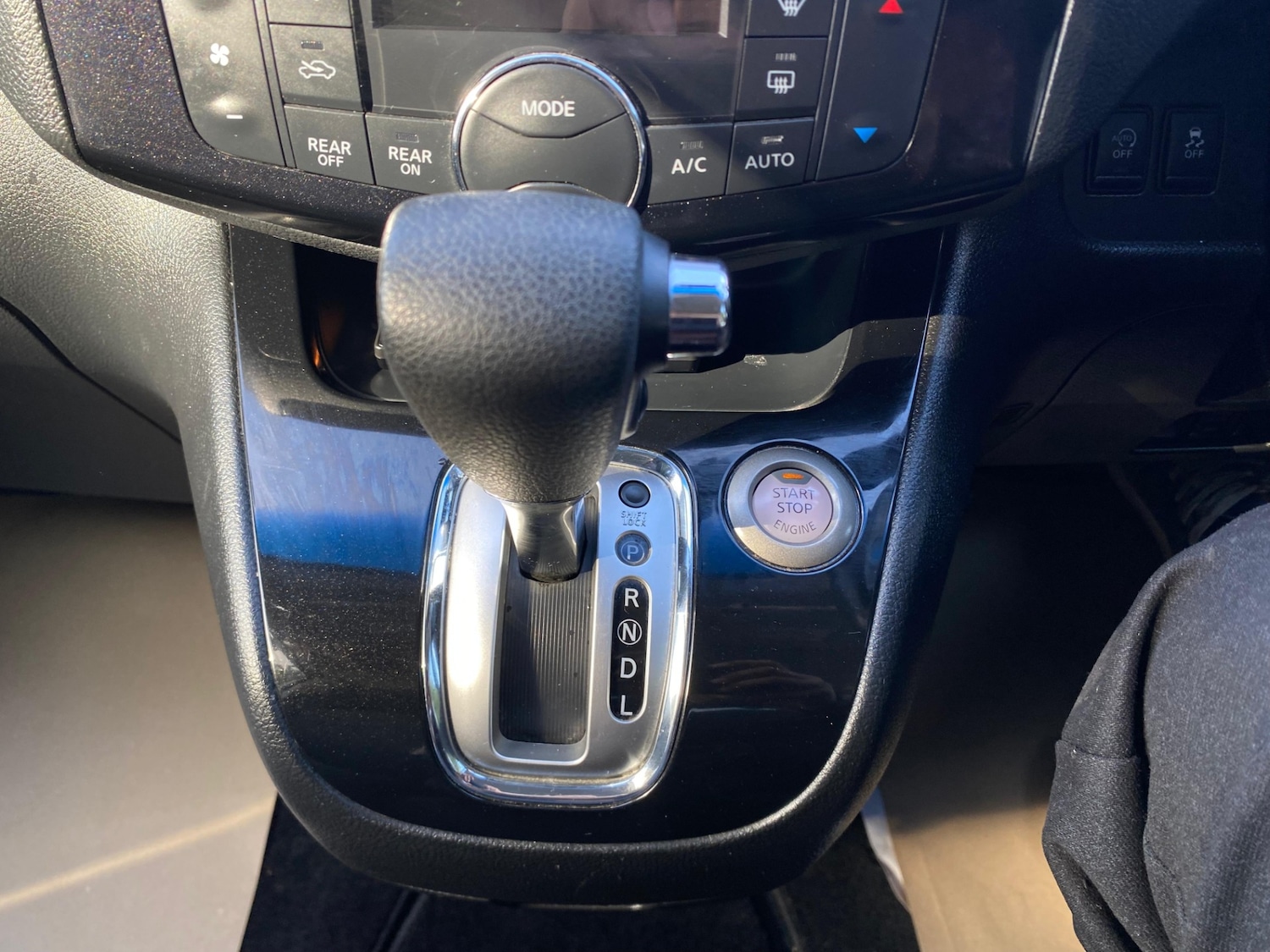 Used Nissan Serena 2015 for sale - 78145607: Photo 22