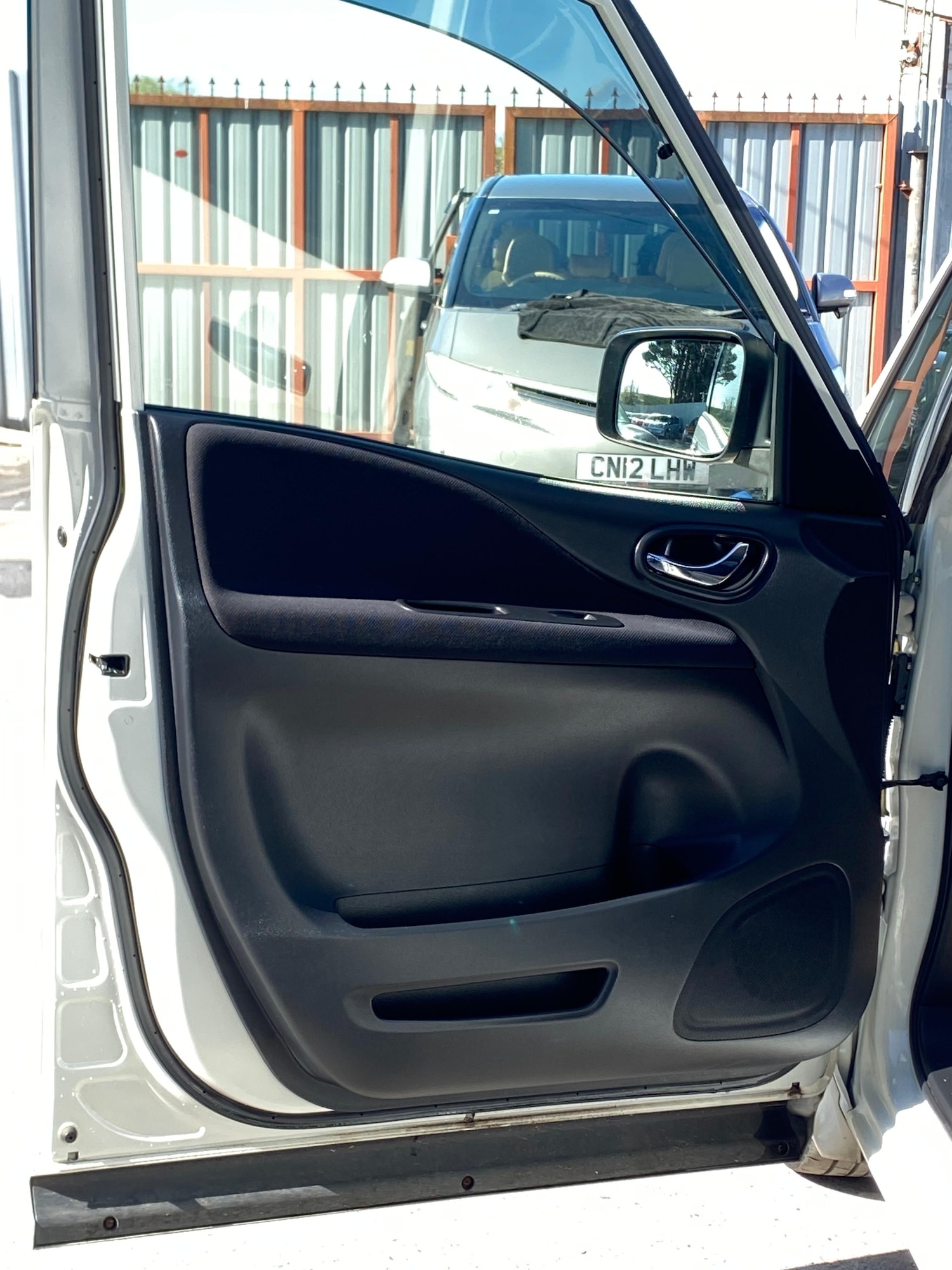 Used Nissan Serena 2015 for sale - 78145607: Photo 27